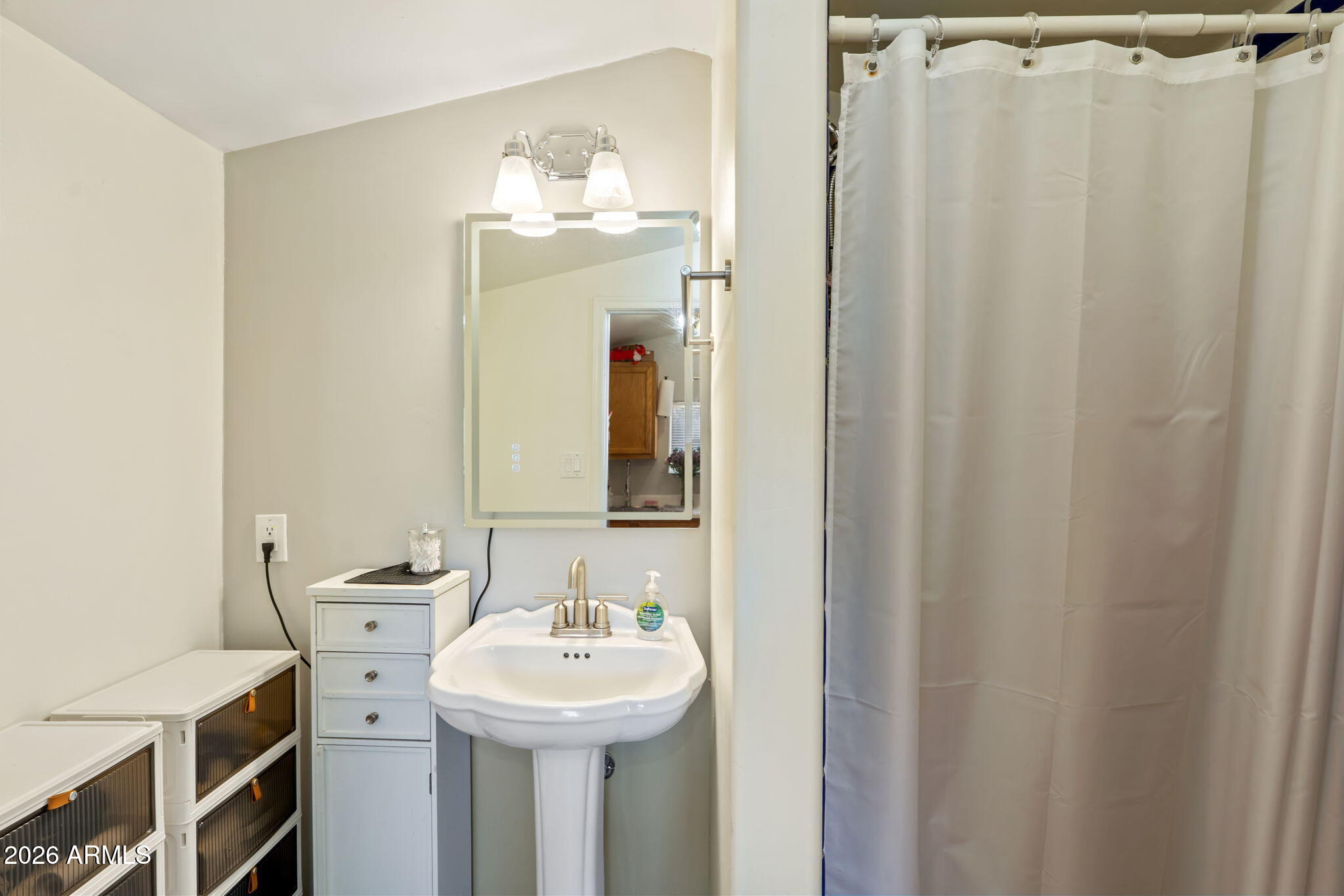 3215 E MISSOURI Avenue