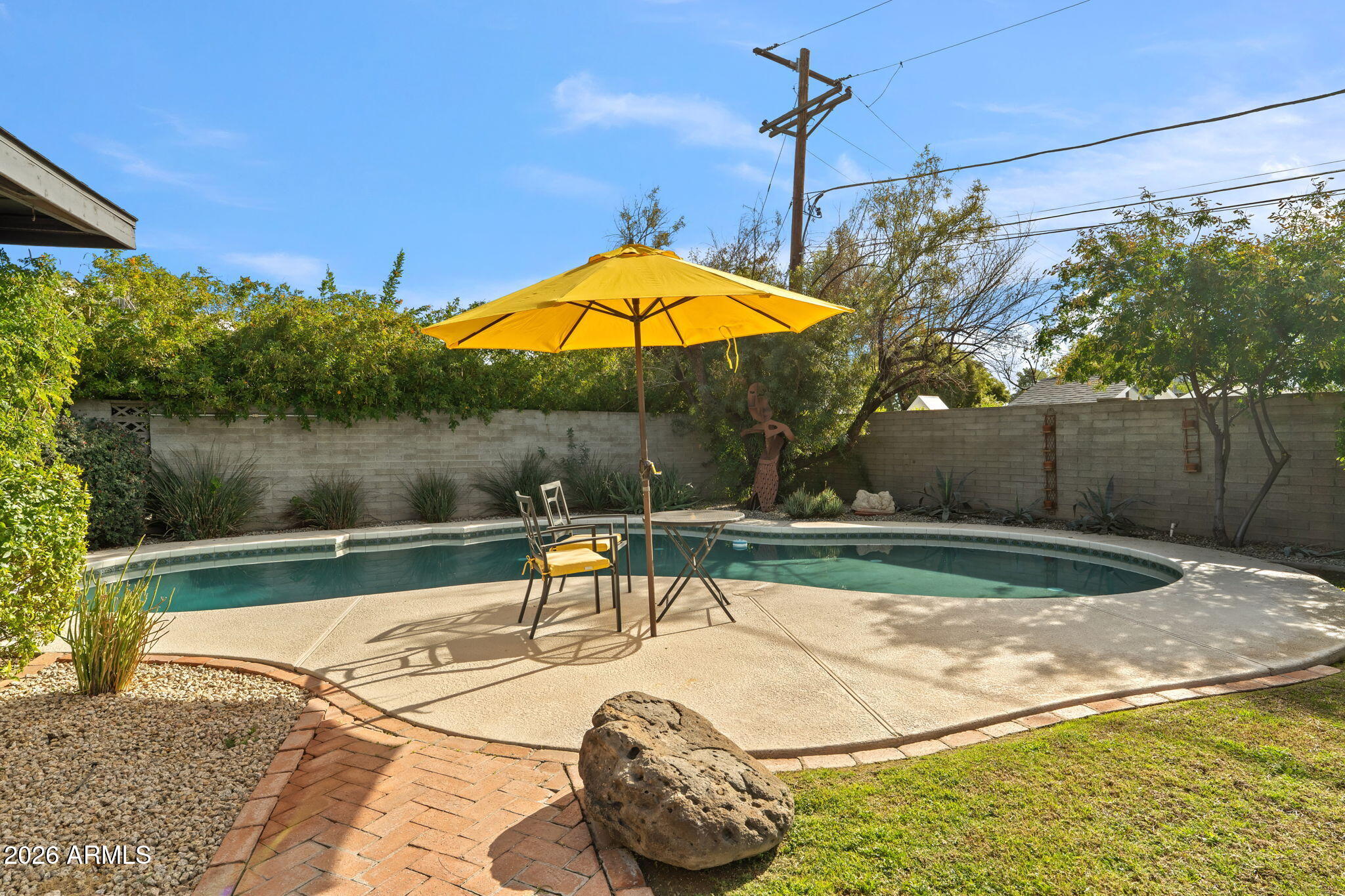 3215 E MISSOURI Avenue