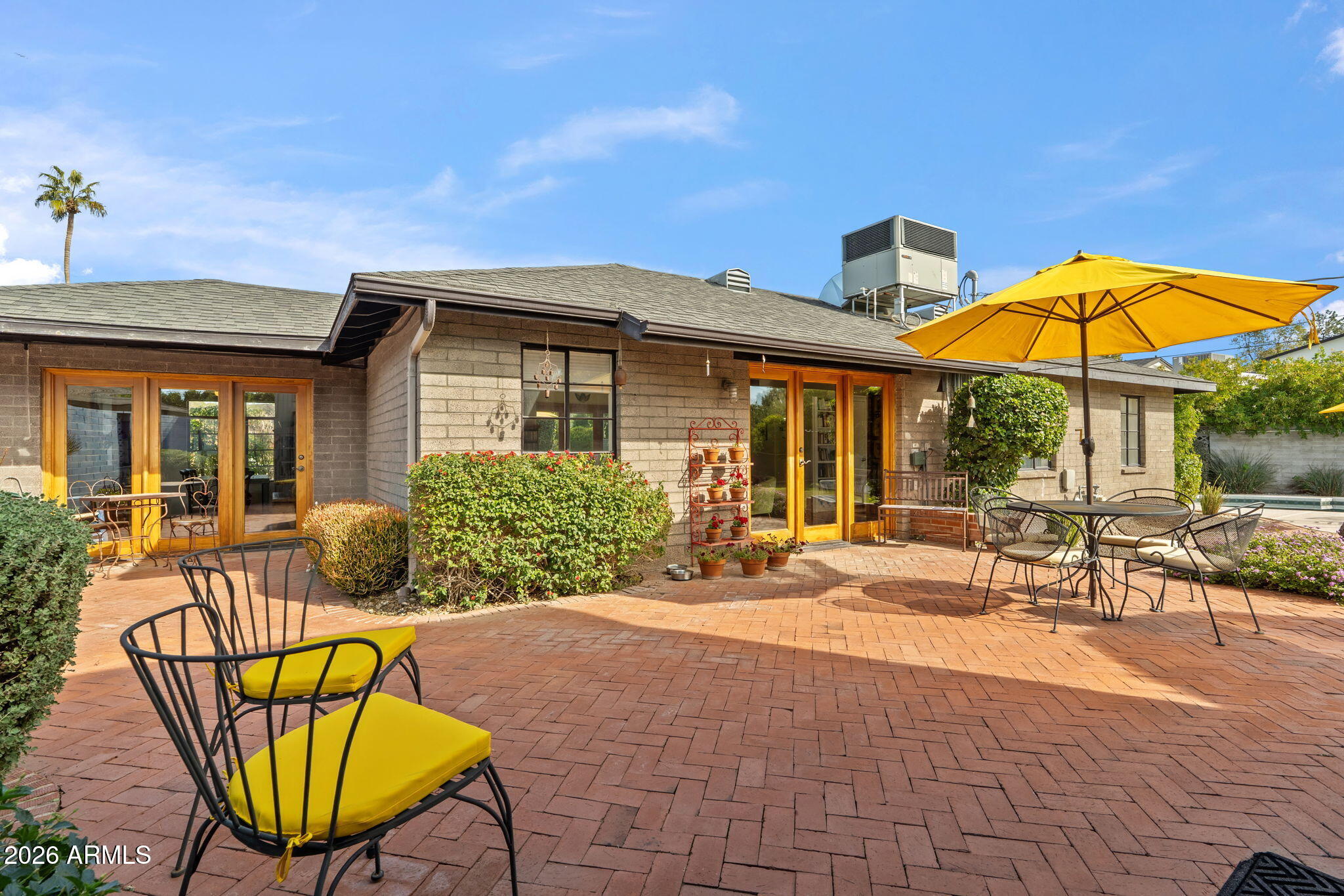 3215 E MISSOURI Avenue