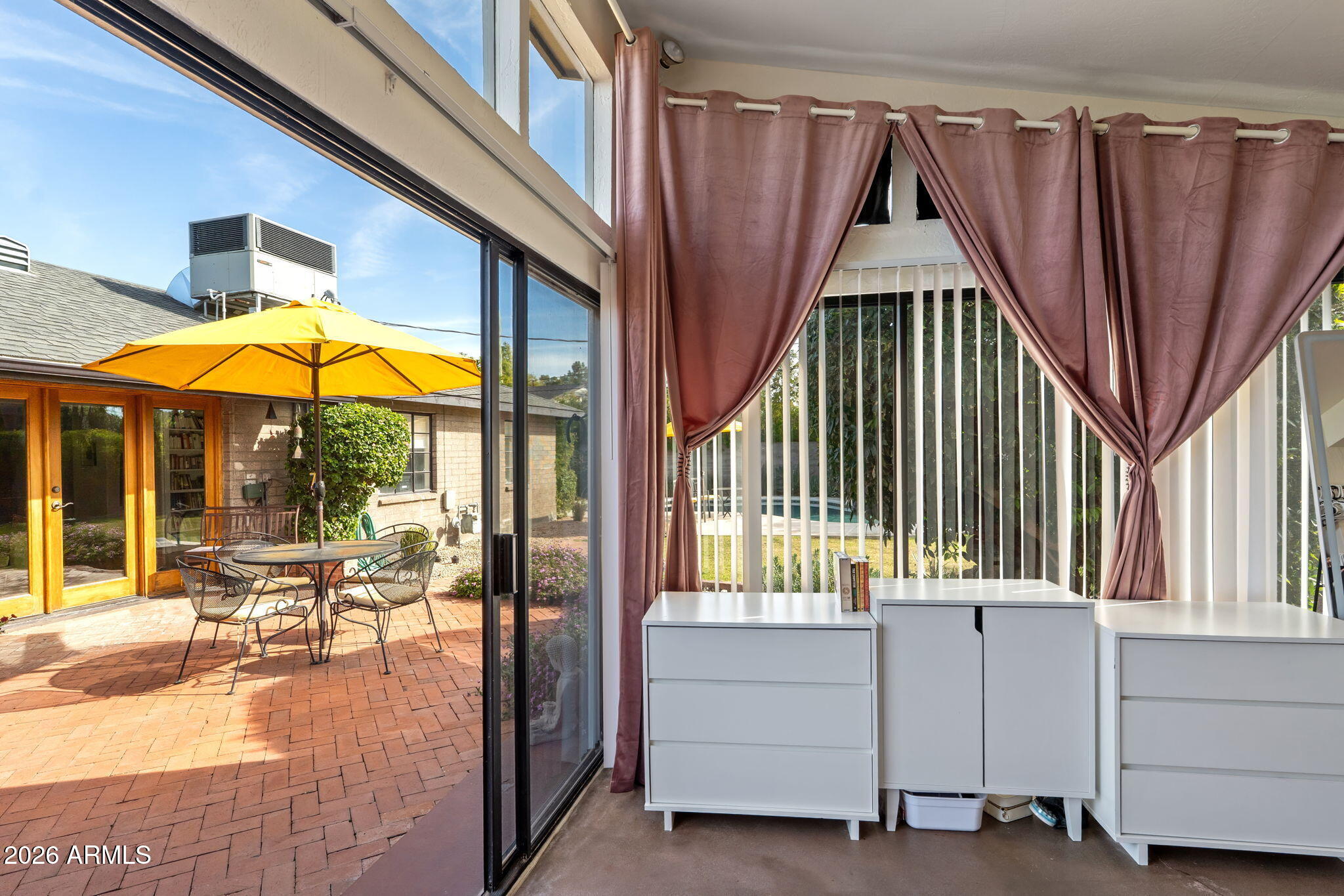 3215 E MISSOURI Avenue