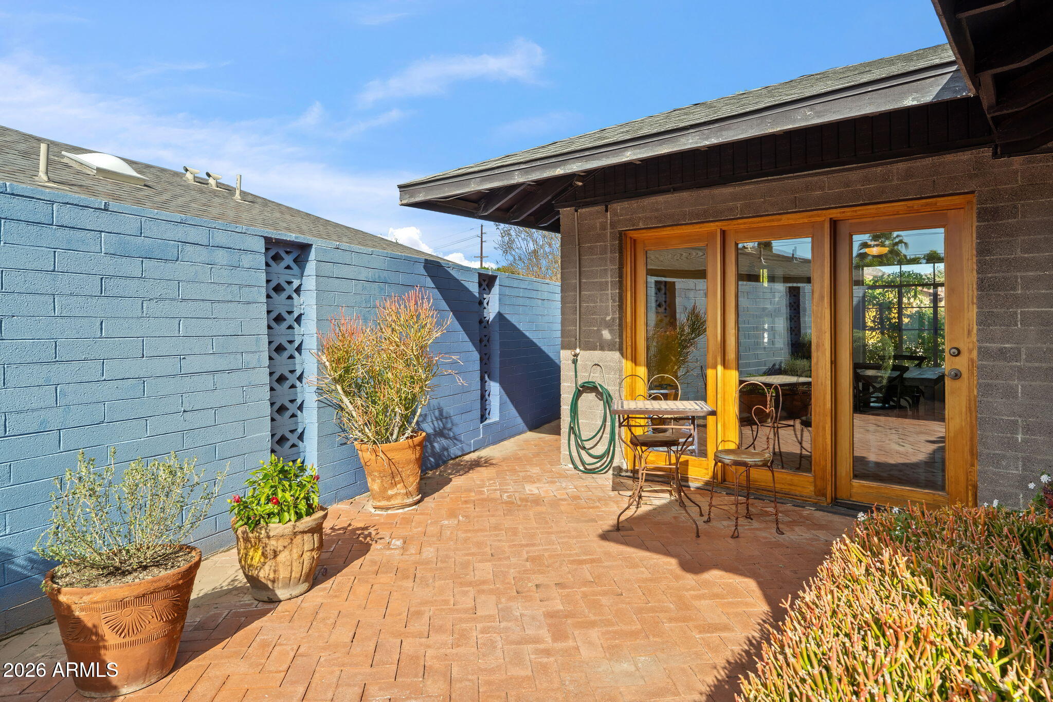 3215 E MISSOURI Avenue