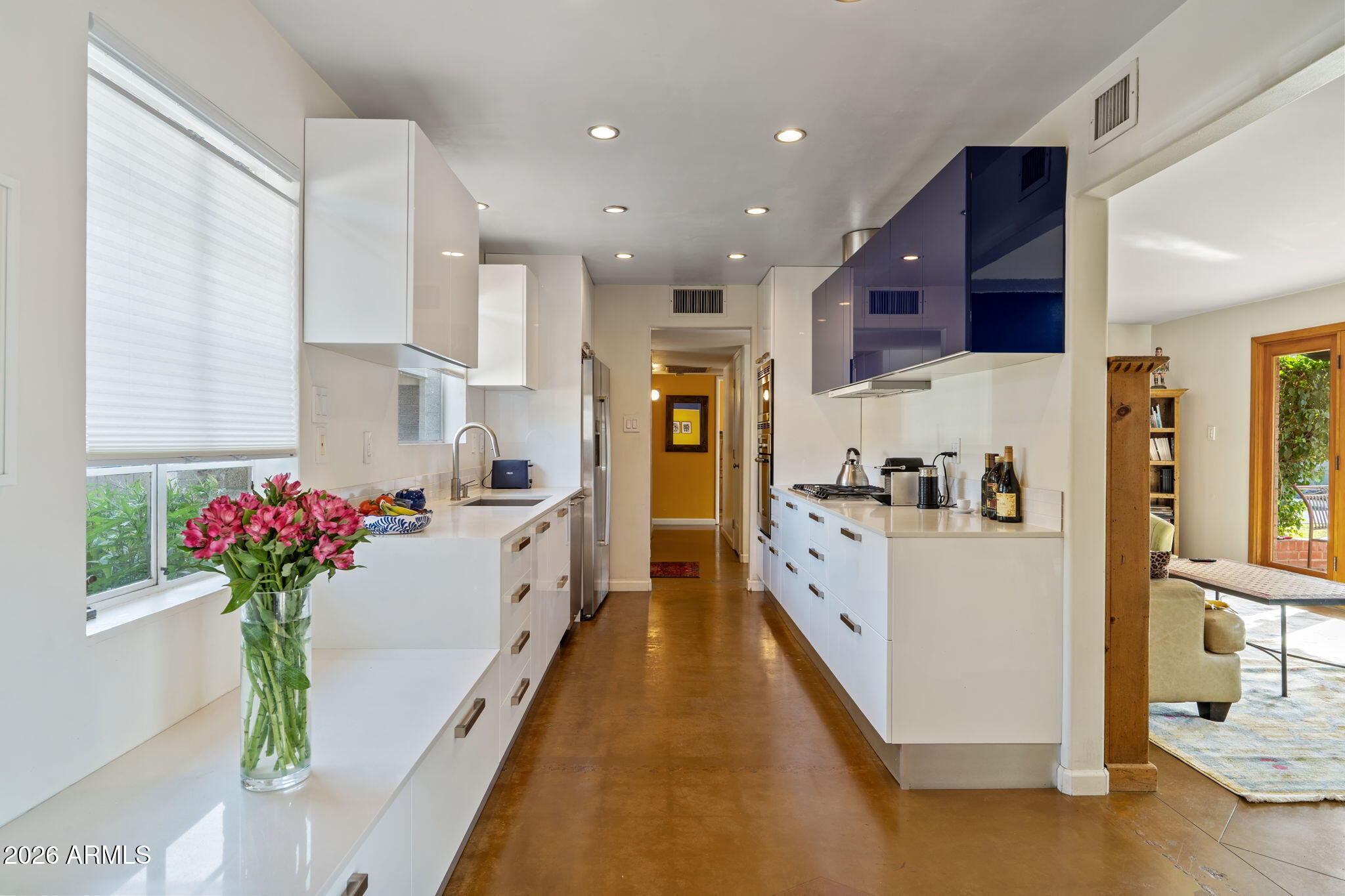 3215 E MISSOURI Avenue