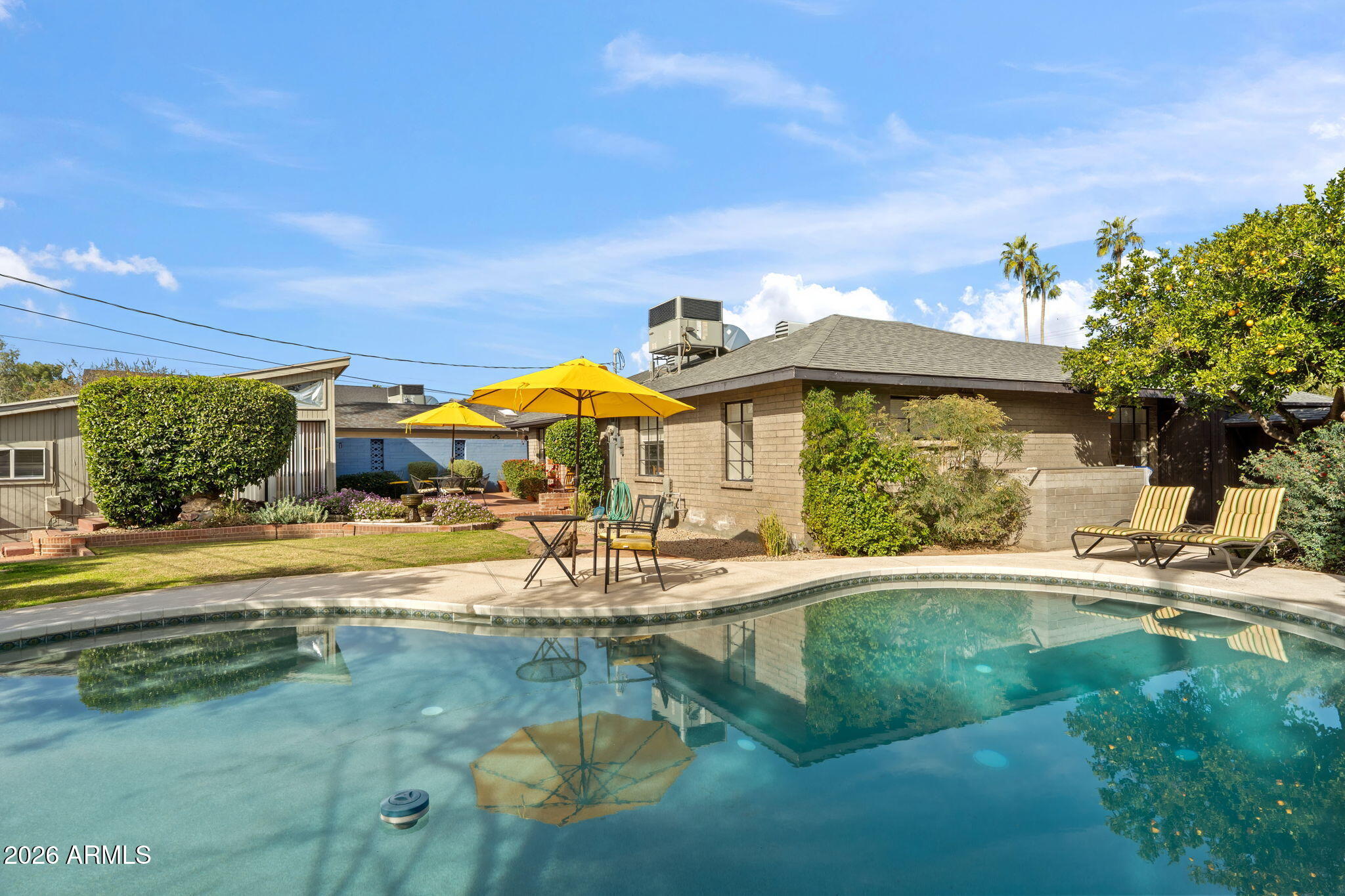 3215 E MISSOURI Avenue