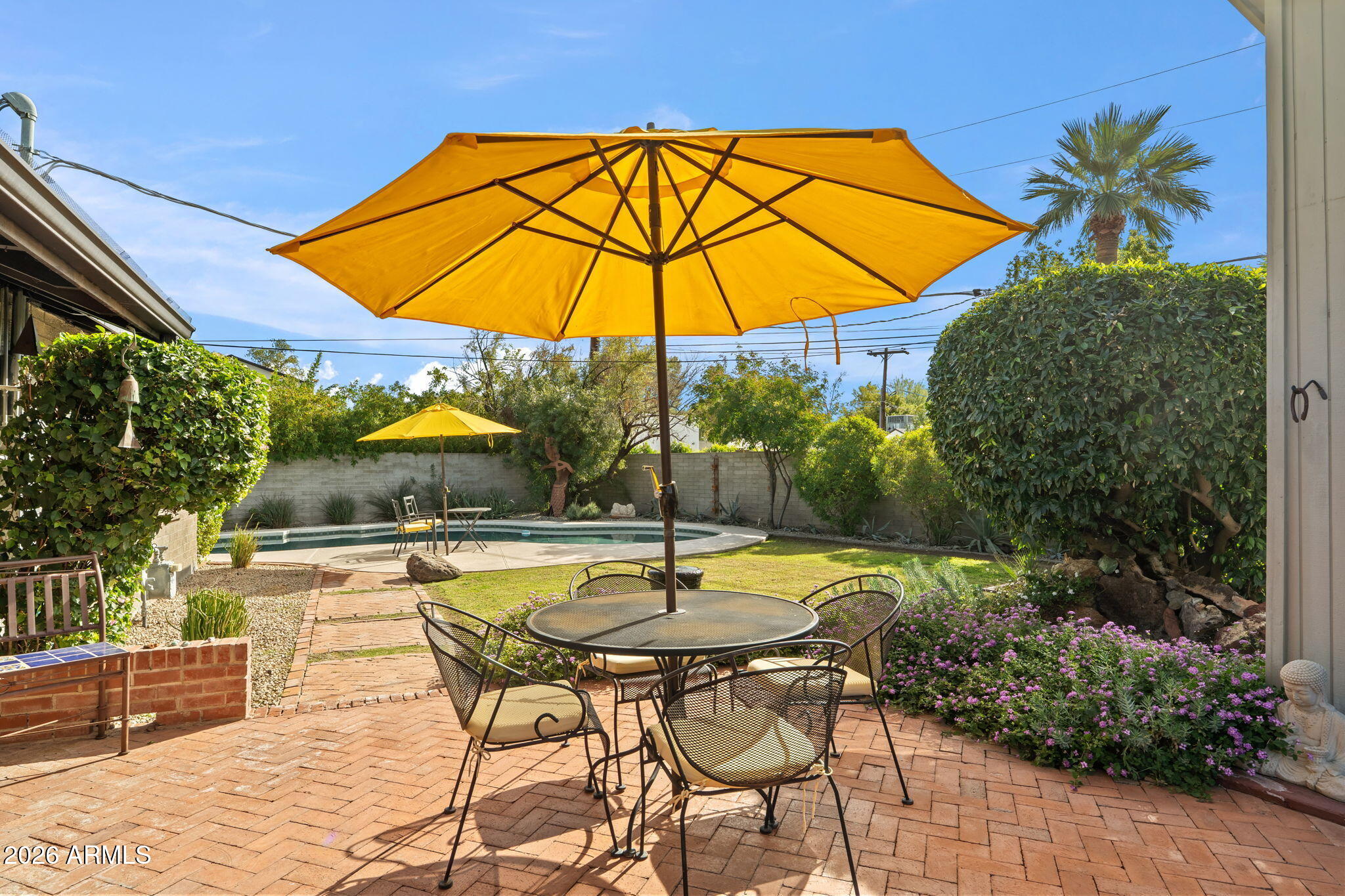 3215 E MISSOURI Avenue