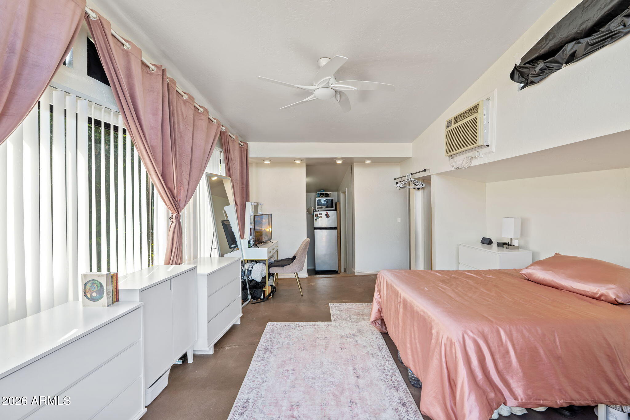 3215 E MISSOURI Avenue