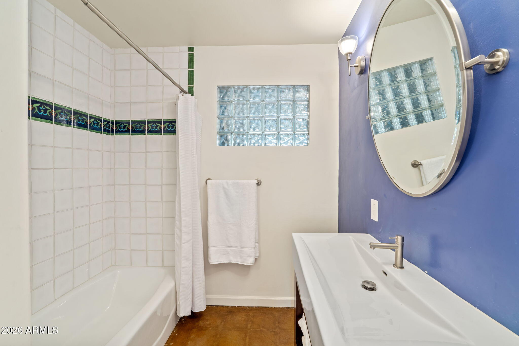 3215 E MISSOURI Avenue