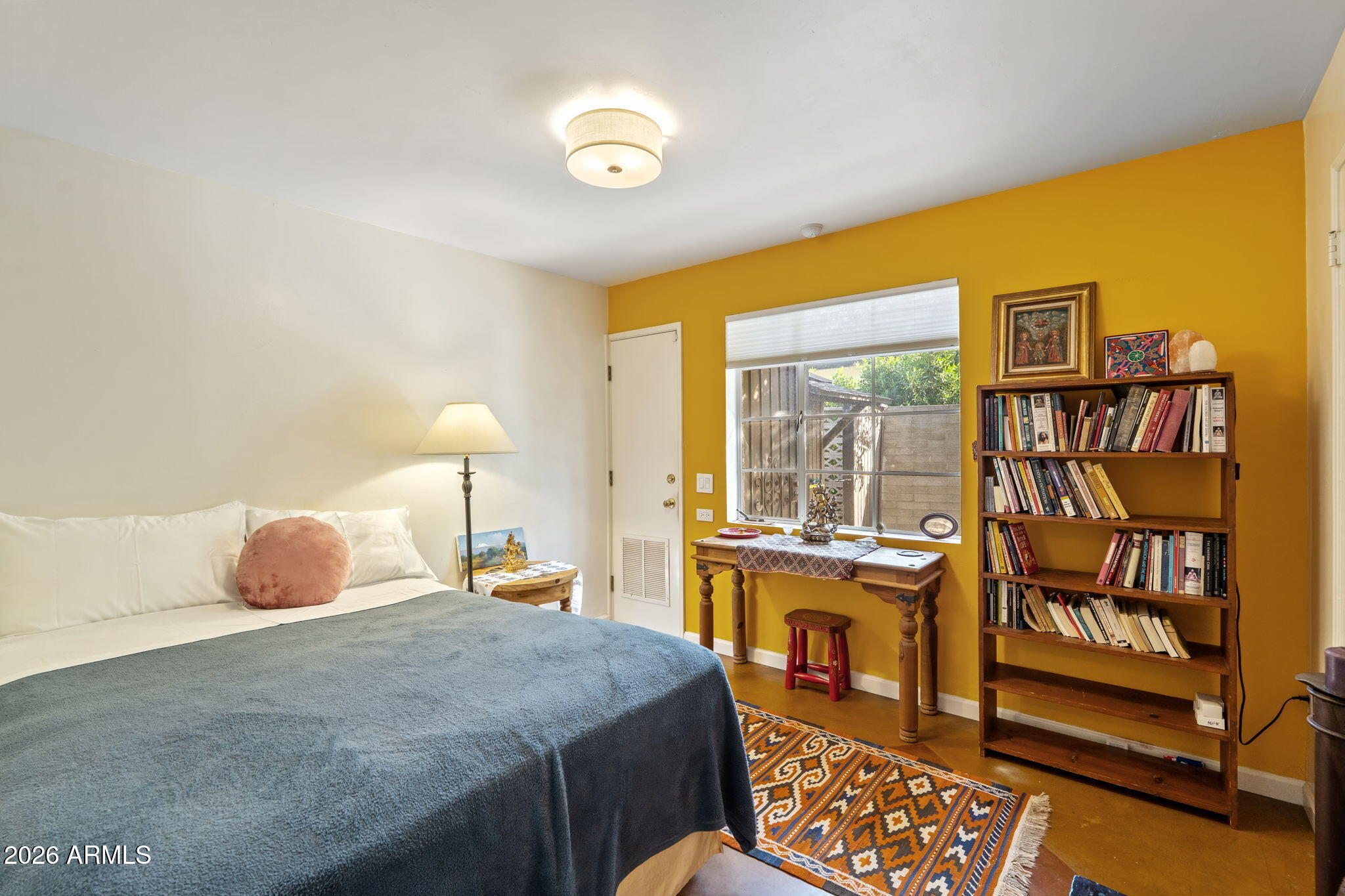 3215 E MISSOURI Avenue