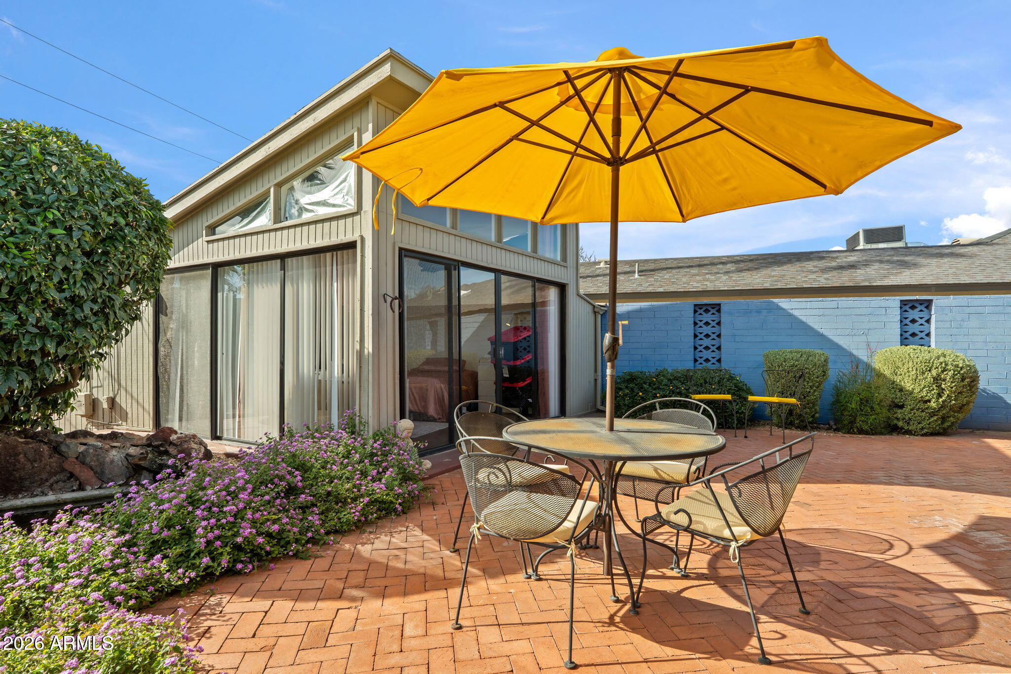 3215 E MISSOURI Avenue