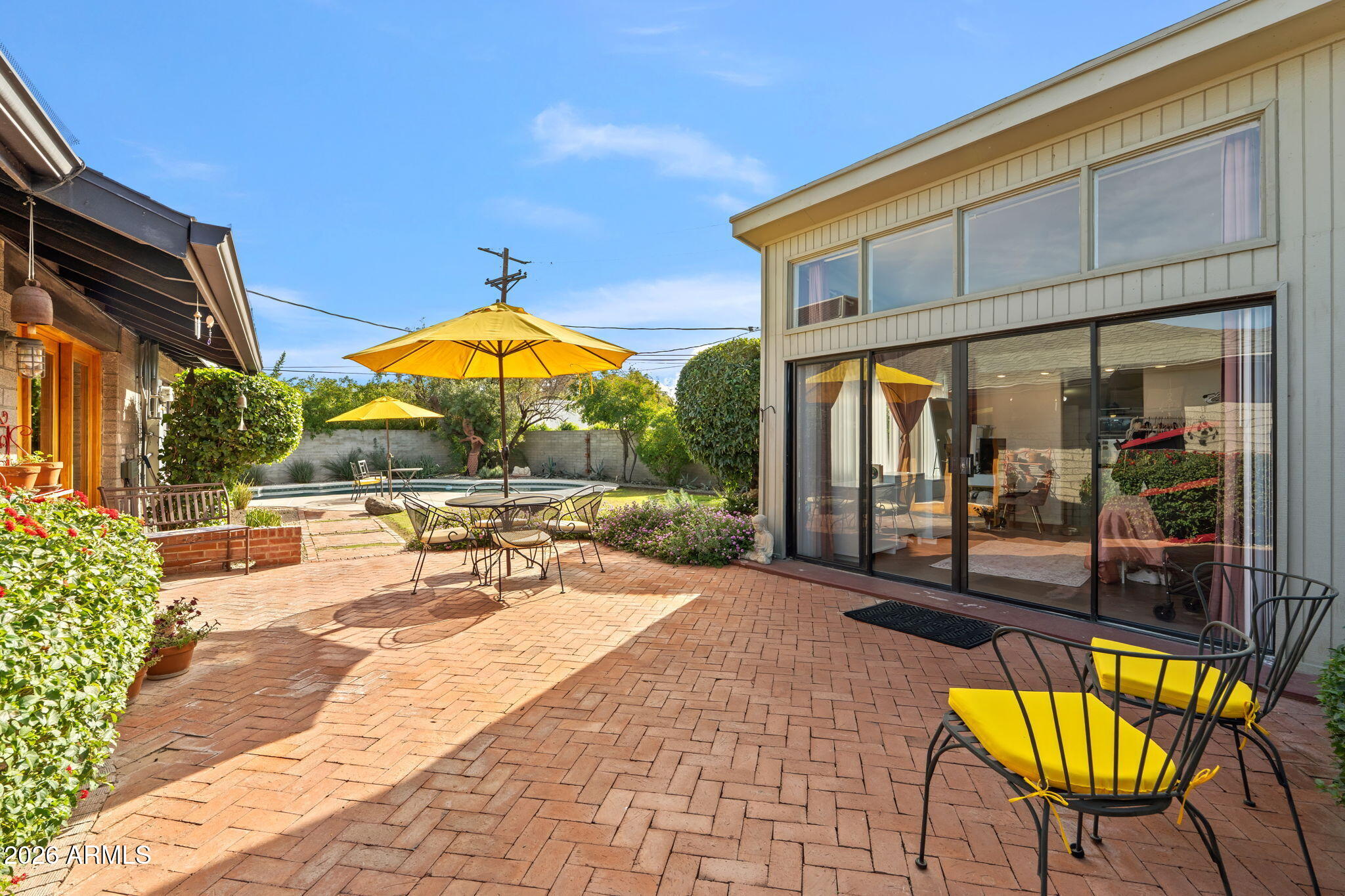 3215 E MISSOURI Avenue