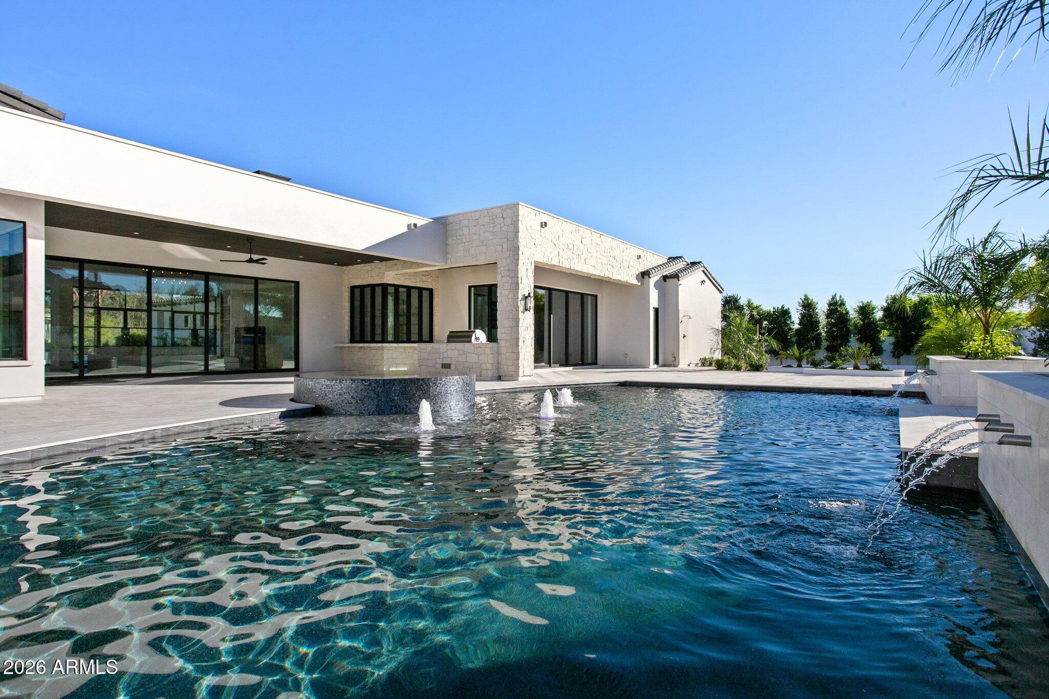 6610 N MOUNTAIN VIEW Drive