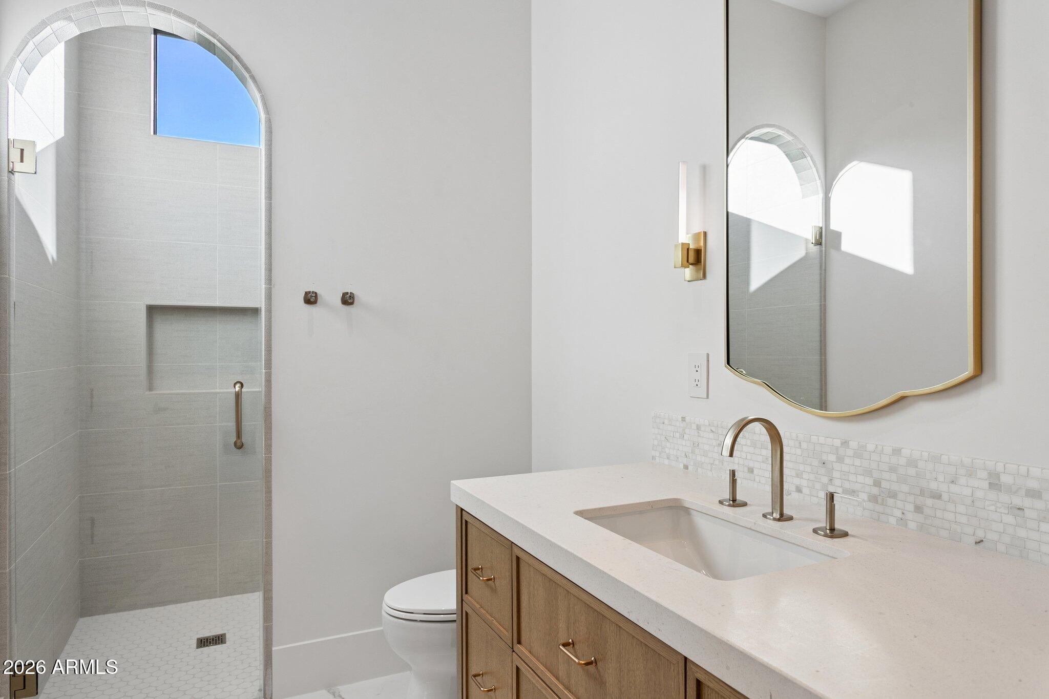 6610 N MOUNTAIN VIEW Drive