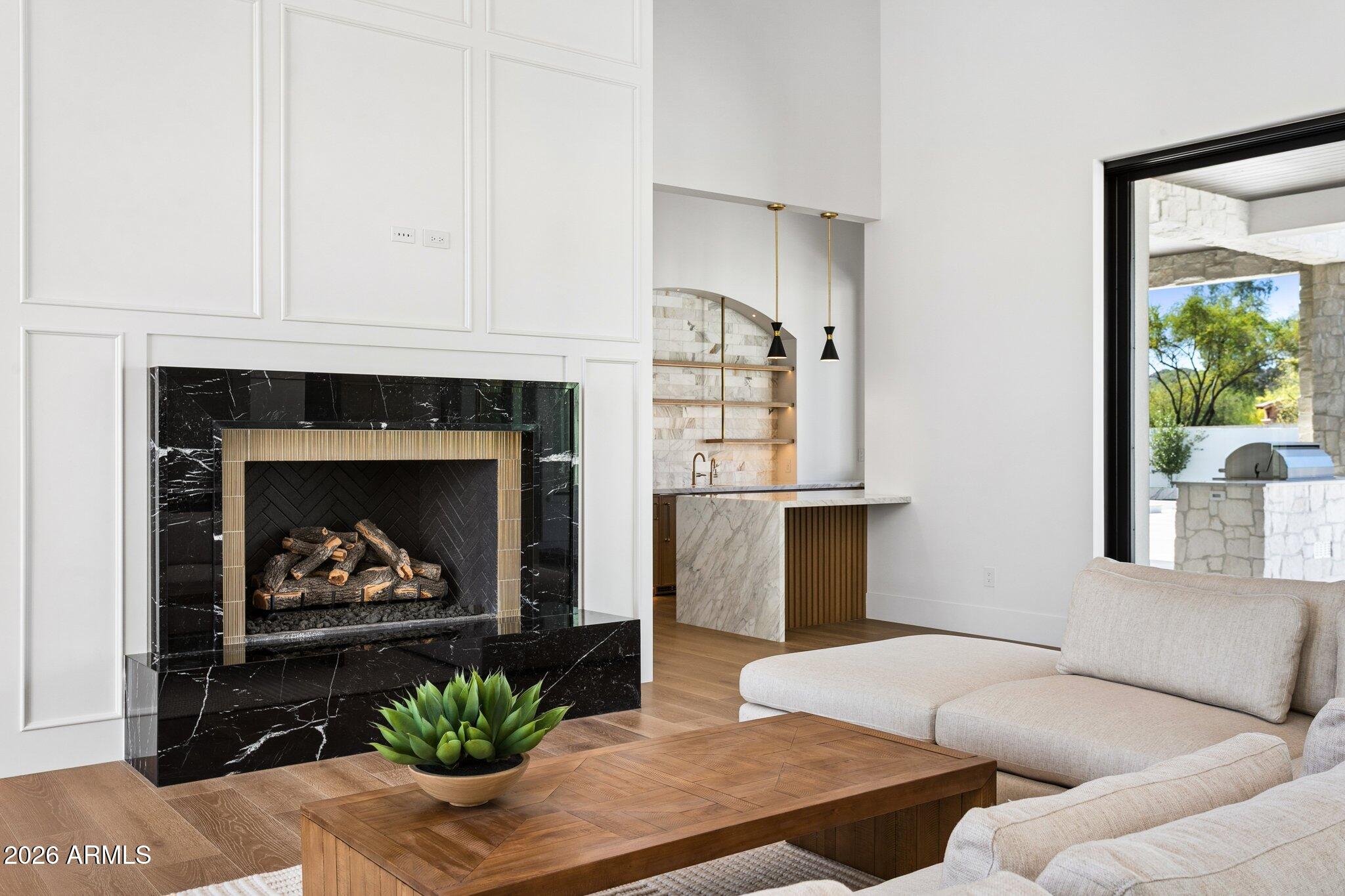 6610 N MOUNTAIN VIEW Drive