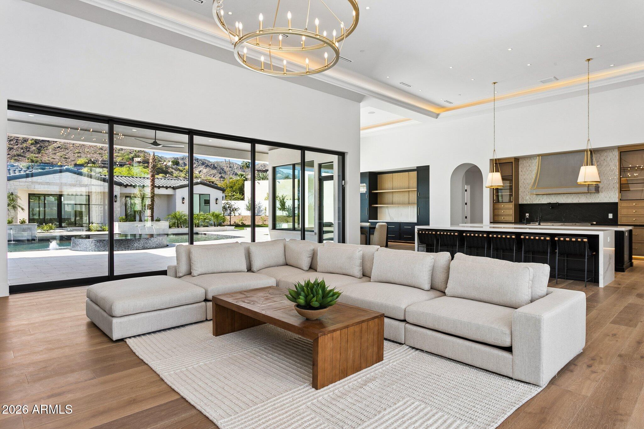 6610 N MOUNTAIN VIEW Drive