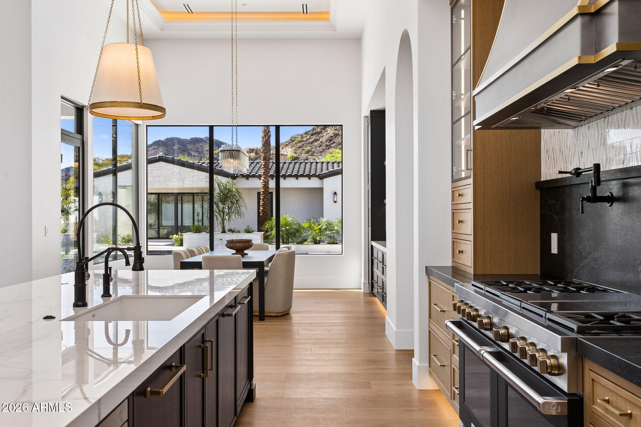 6610 N MOUNTAIN VIEW Drive