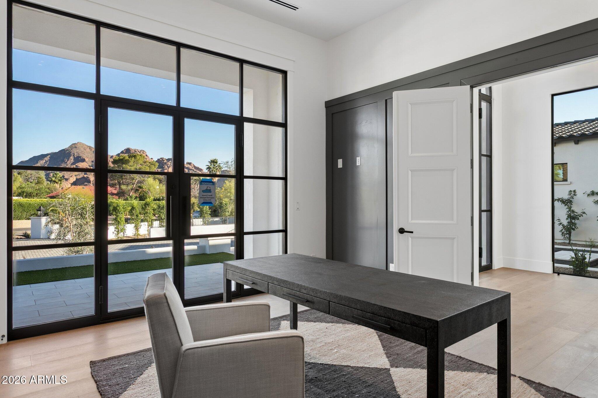 6610 N MOUNTAIN VIEW Drive