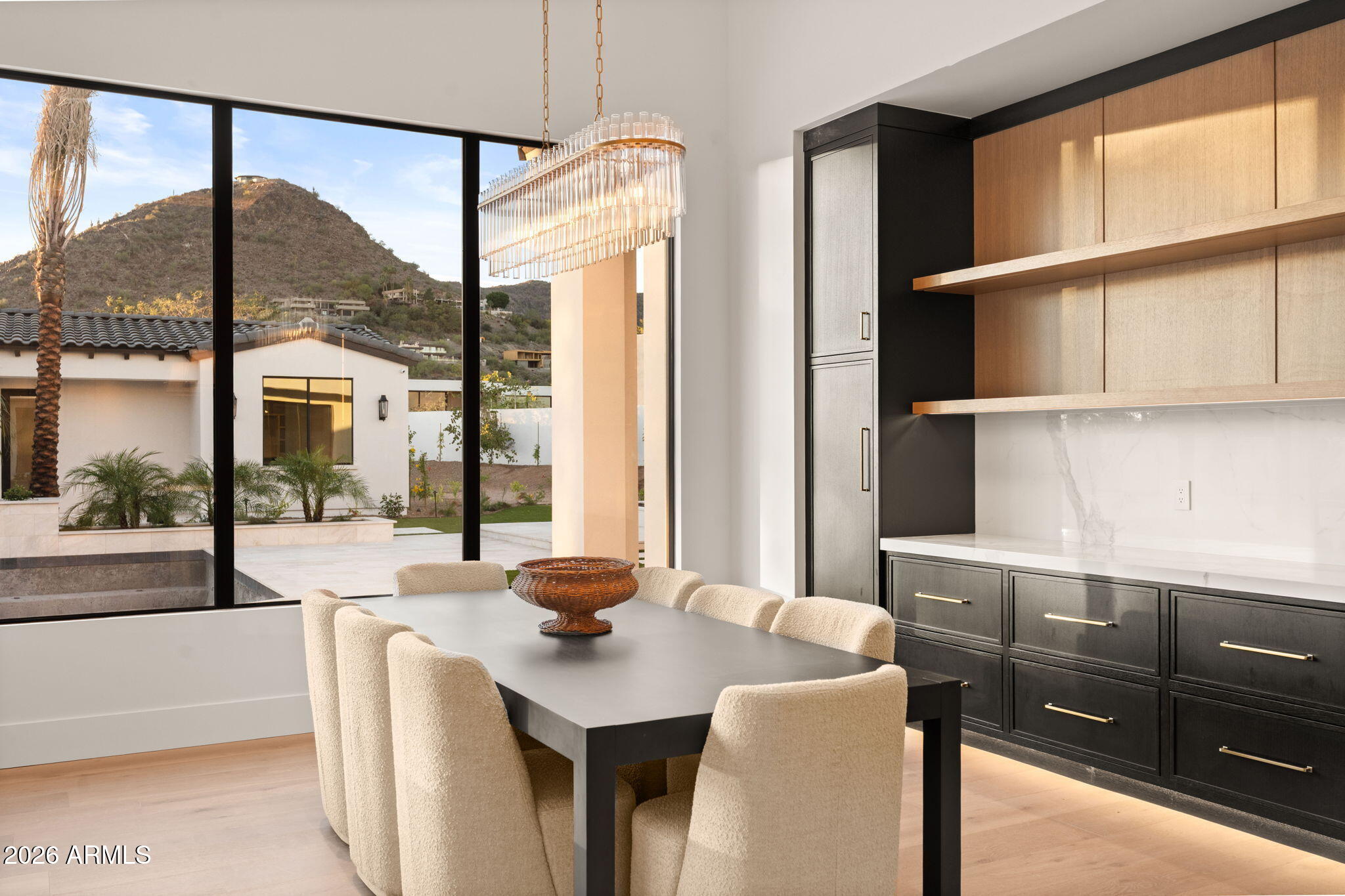 6610 N MOUNTAIN VIEW Drive