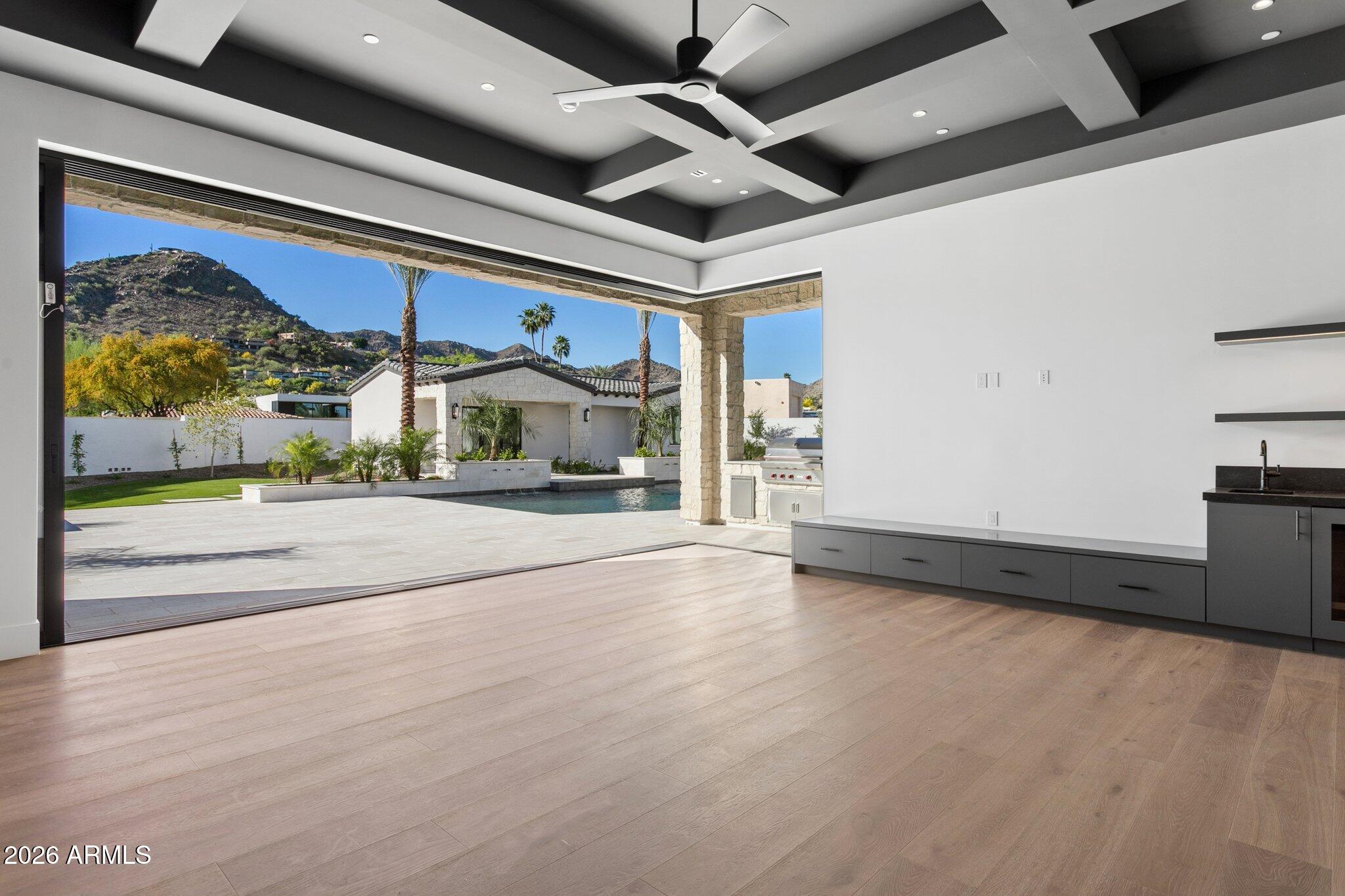 6610 N MOUNTAIN VIEW Drive