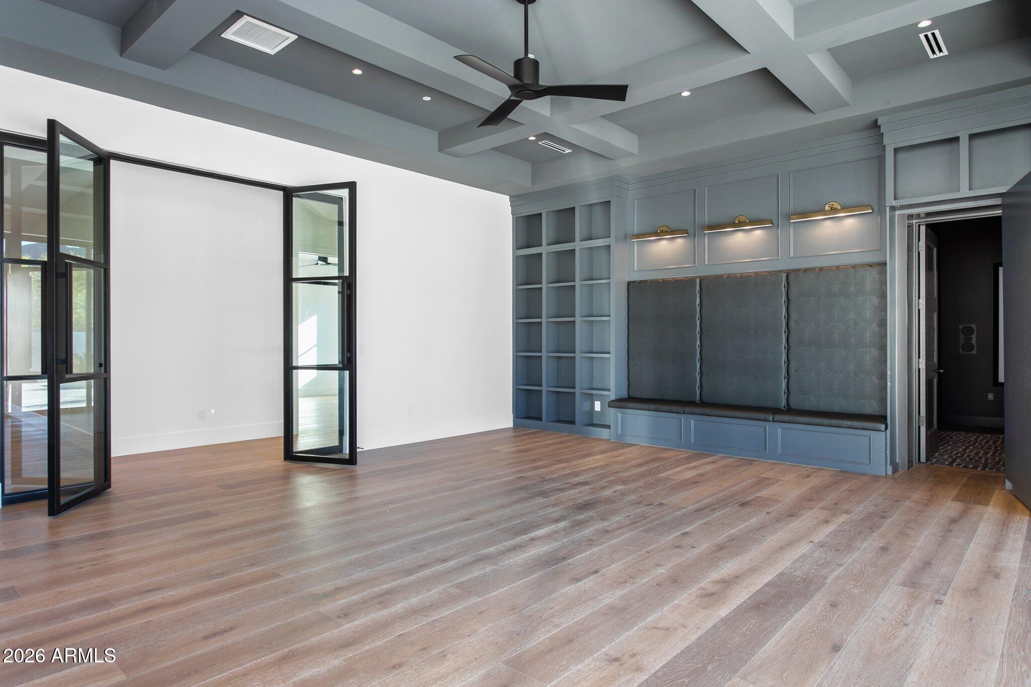 6610 N MOUNTAIN VIEW Drive