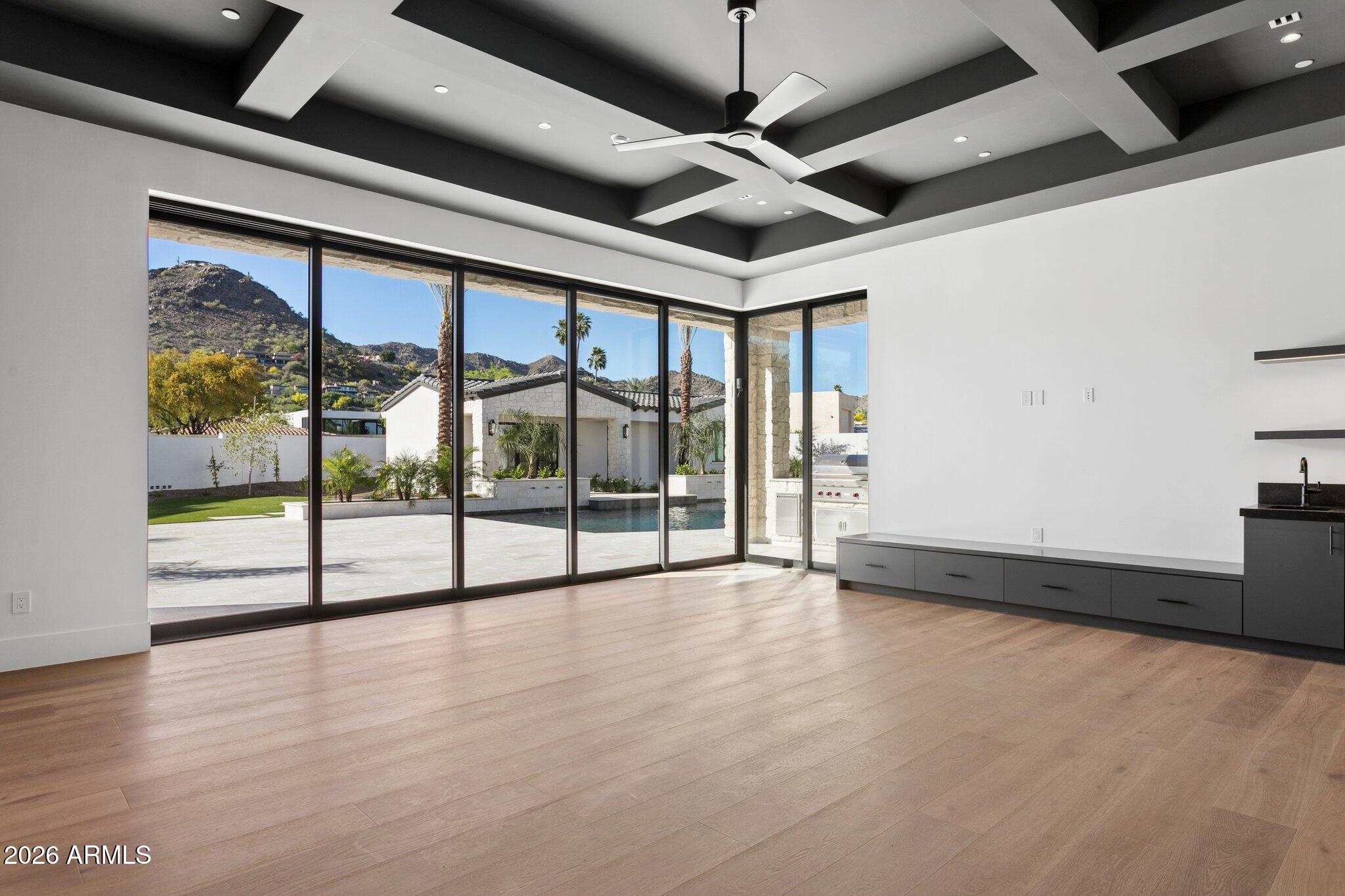 6610 N MOUNTAIN VIEW Drive