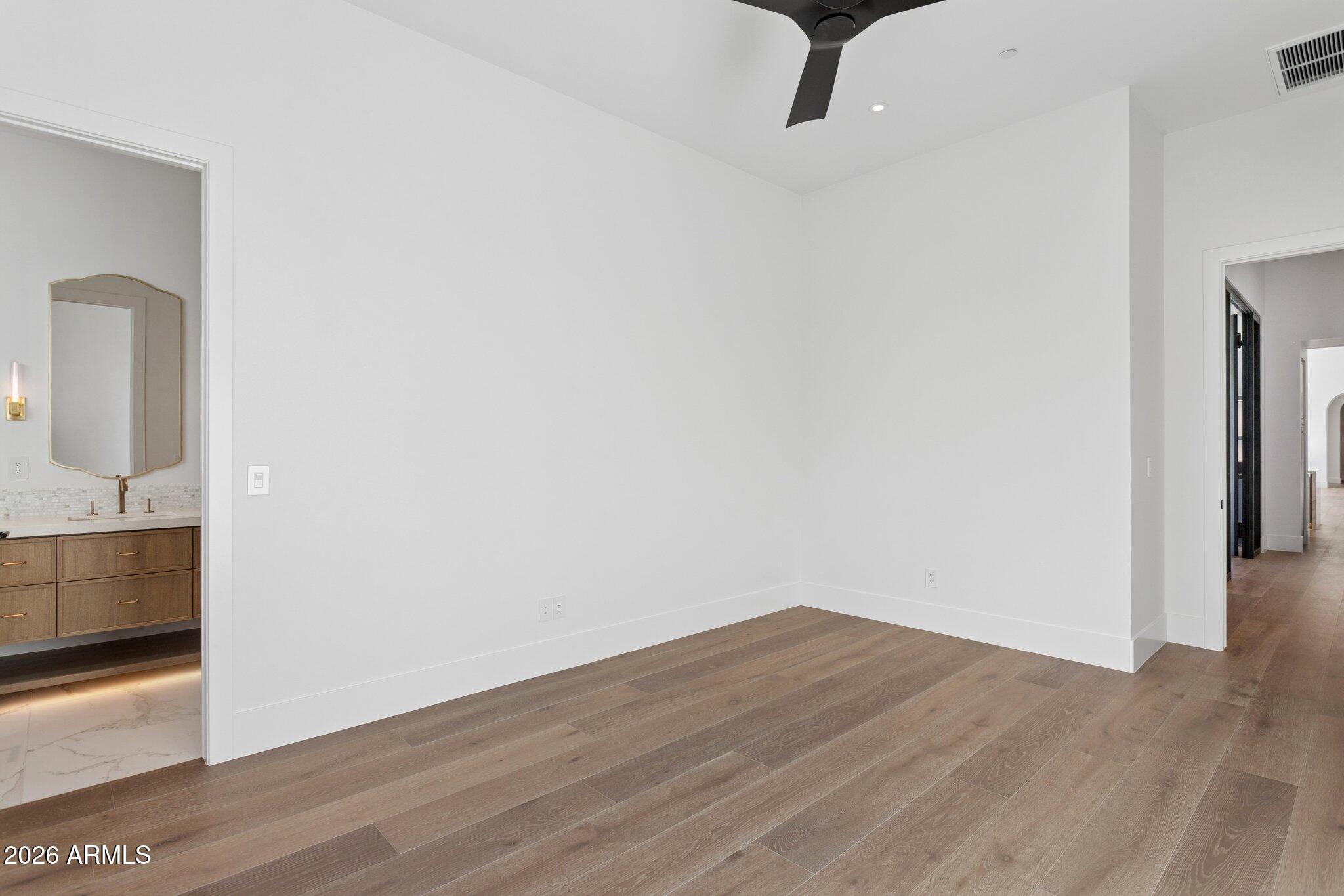 6610 N MOUNTAIN VIEW Drive