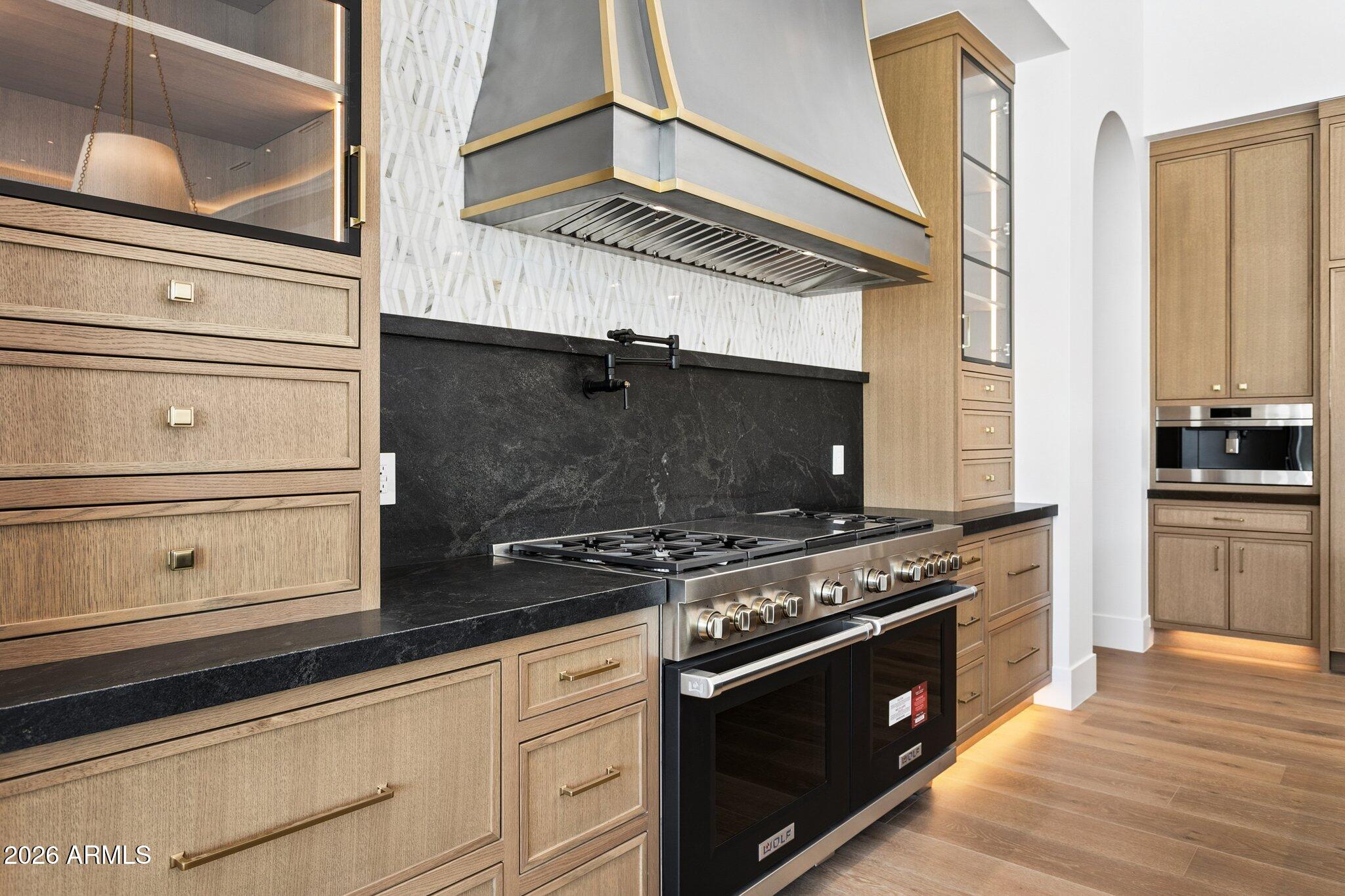 6610 N MOUNTAIN VIEW Drive