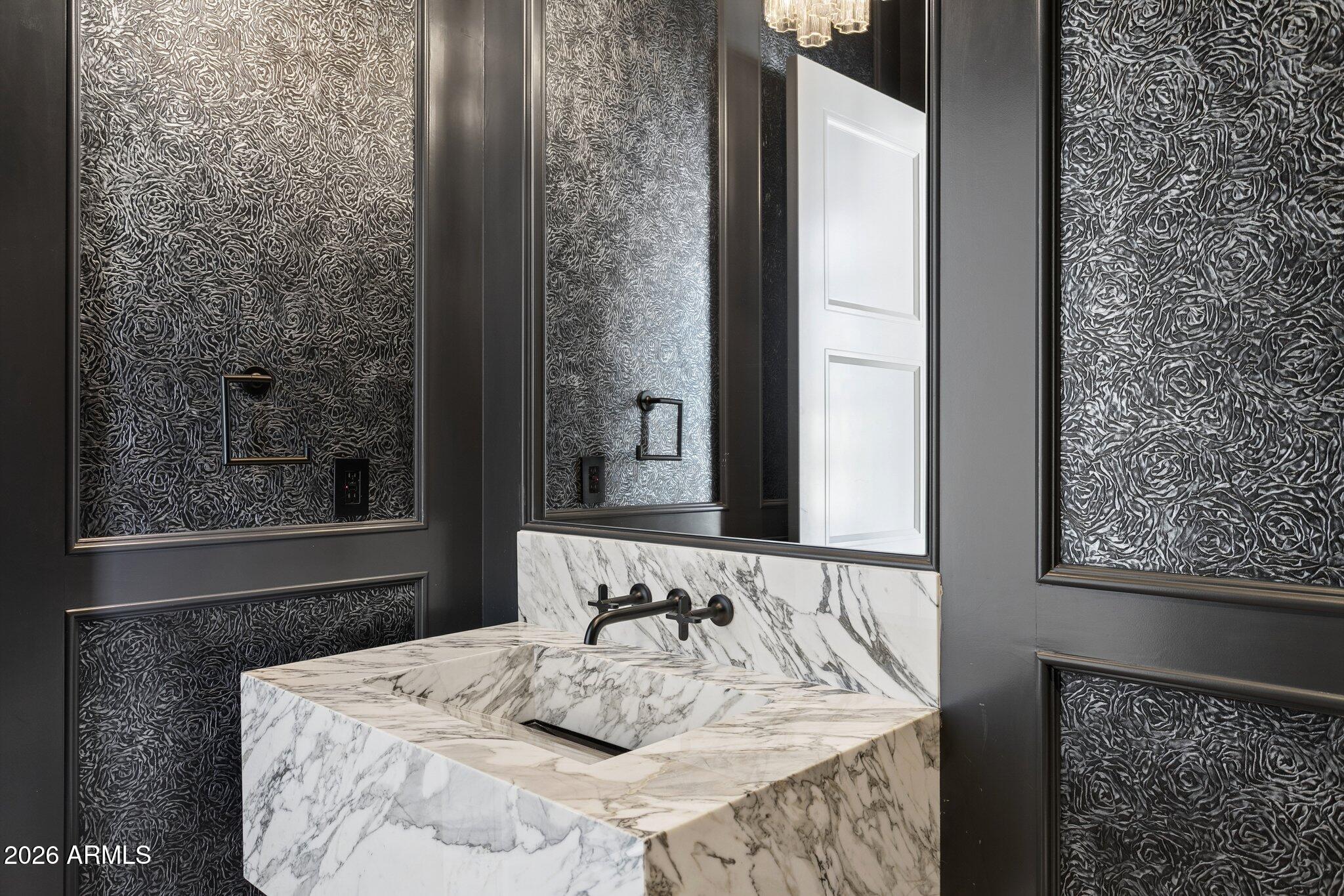 6610 N MOUNTAIN VIEW Drive