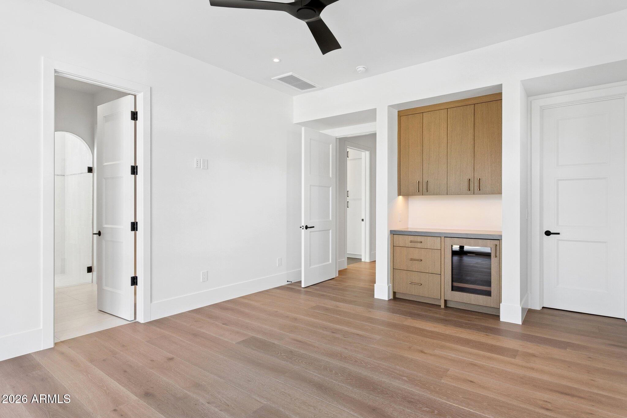 6610 N MOUNTAIN VIEW Drive