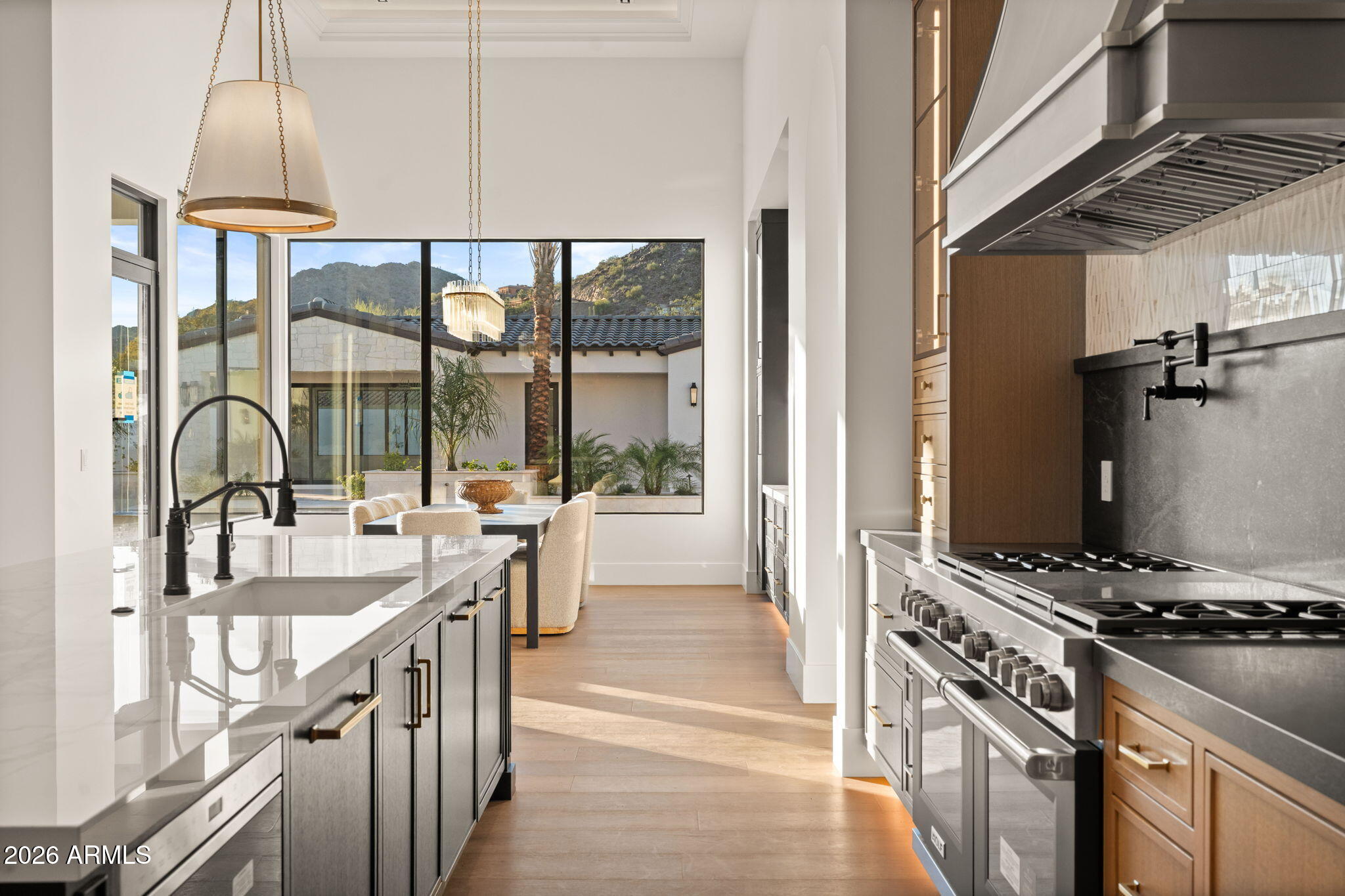 6610 N MOUNTAIN VIEW Drive