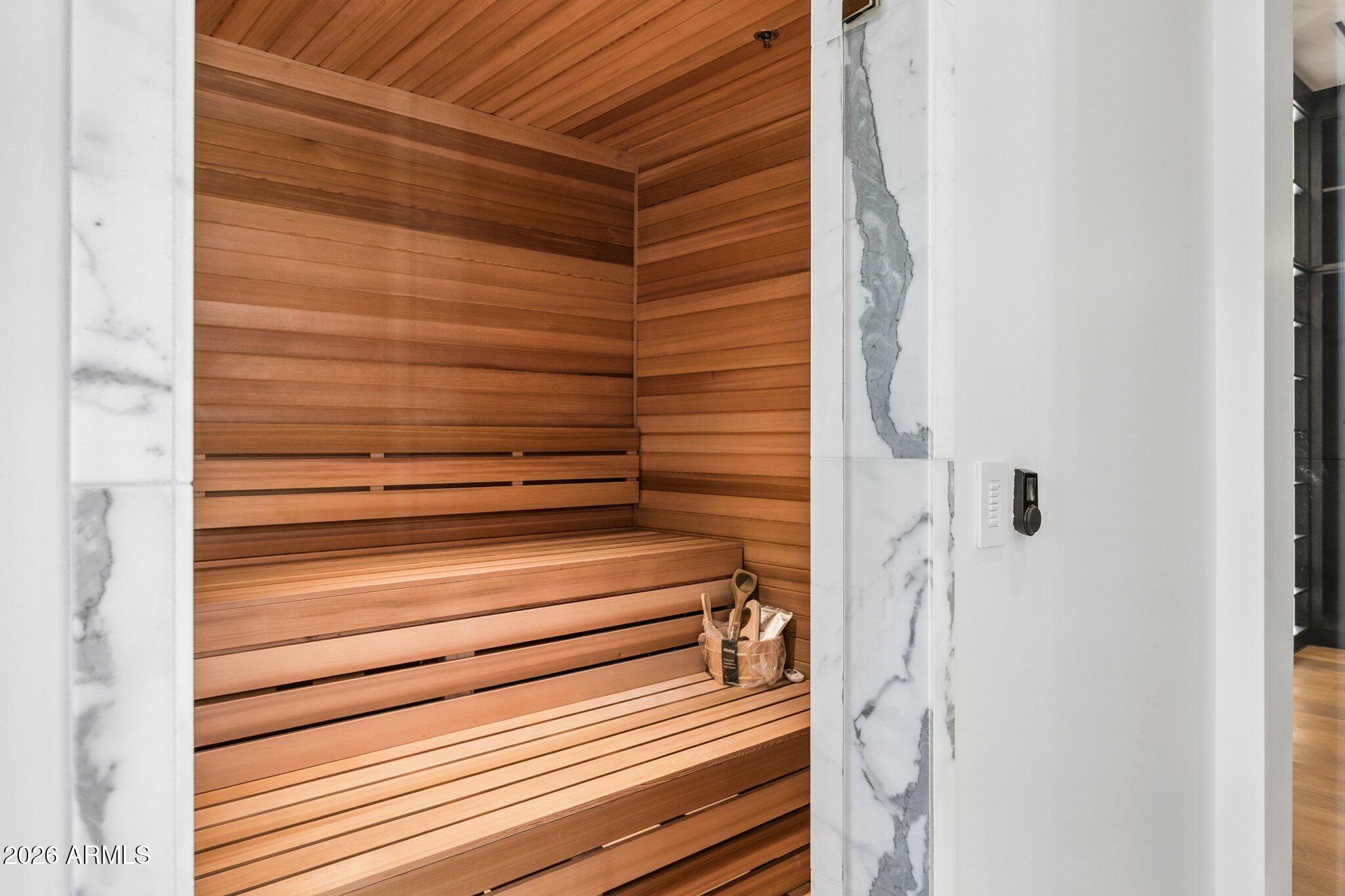 6610 N MOUNTAIN VIEW Drive