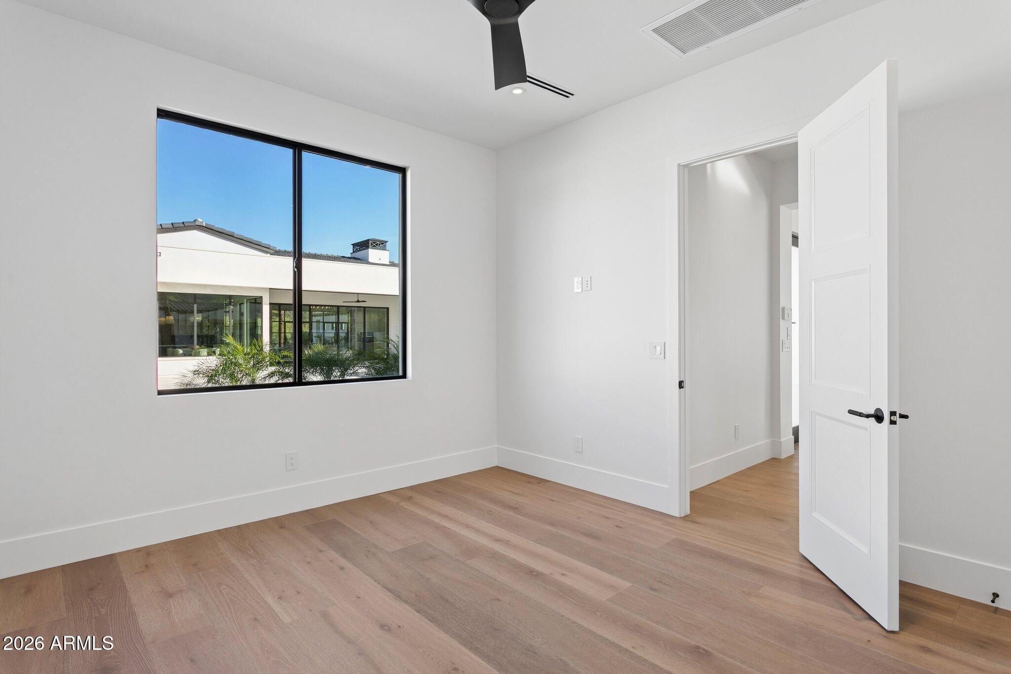 6610 N MOUNTAIN VIEW Drive