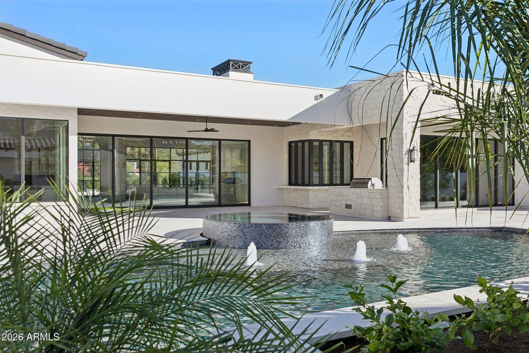 6610 N MOUNTAIN VIEW Drive