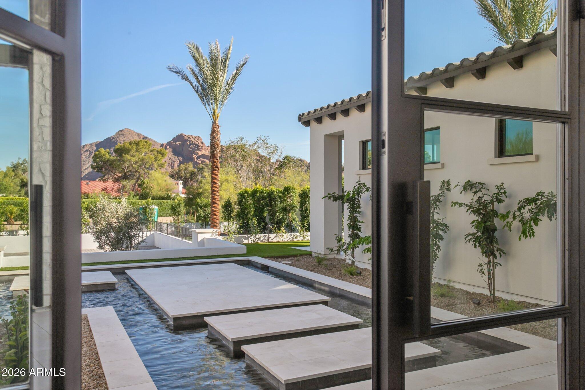 6610 N MOUNTAIN VIEW Drive