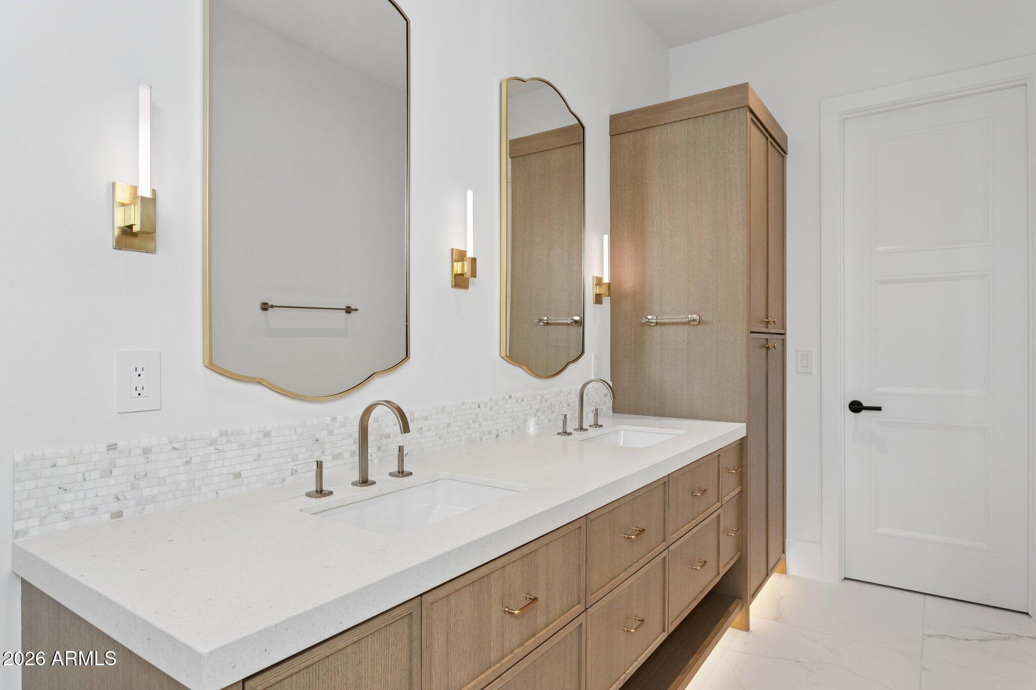 6610 N MOUNTAIN VIEW Drive