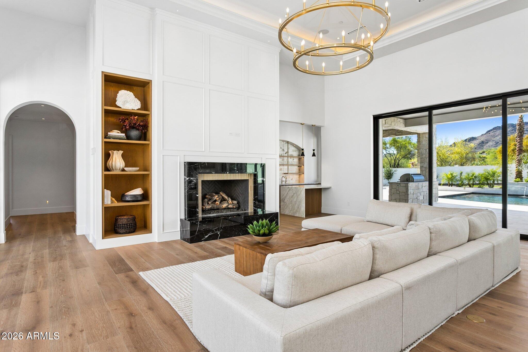 6610 N MOUNTAIN VIEW Drive