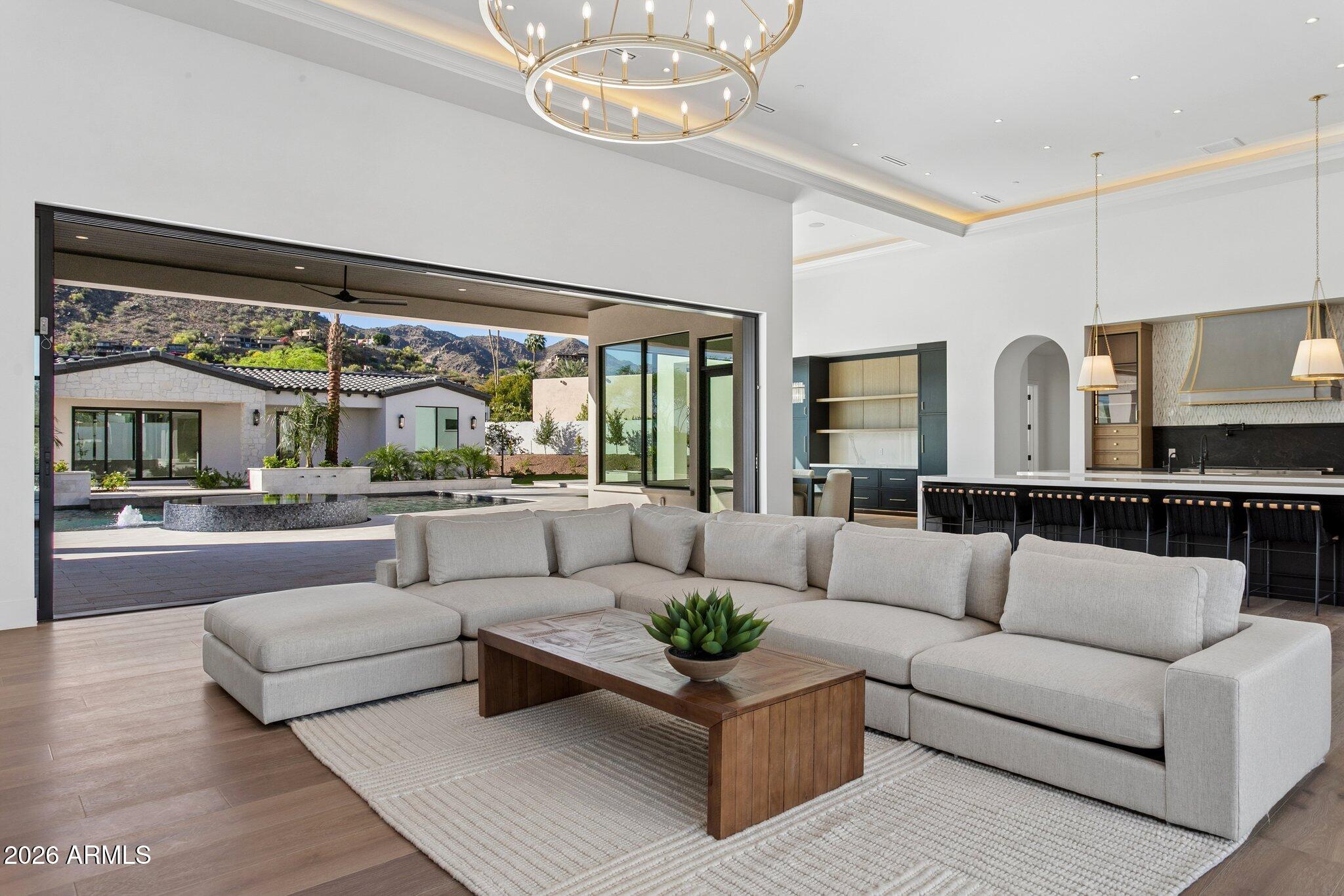 6610 N MOUNTAIN VIEW Drive