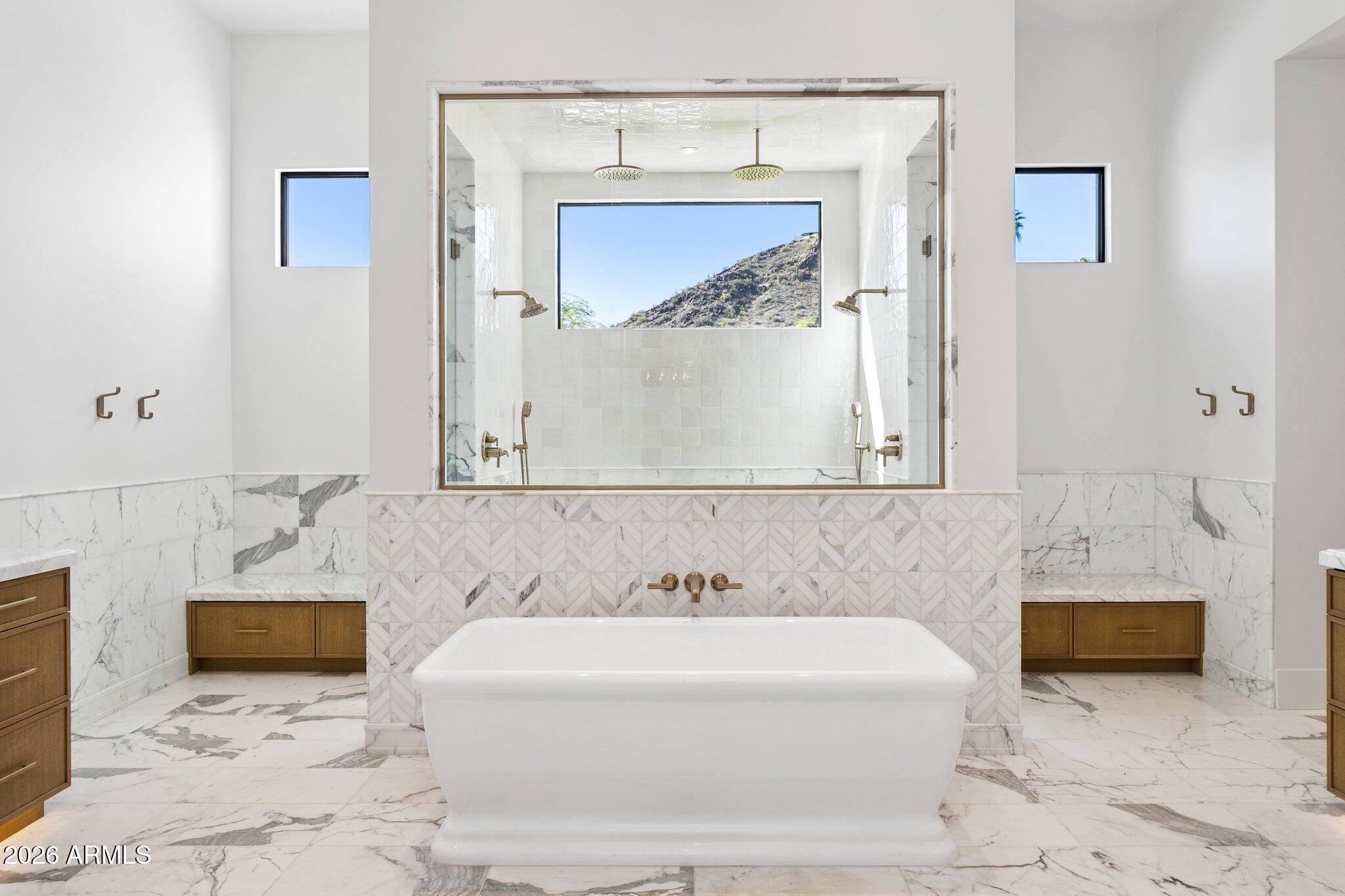 6610 N MOUNTAIN VIEW Drive