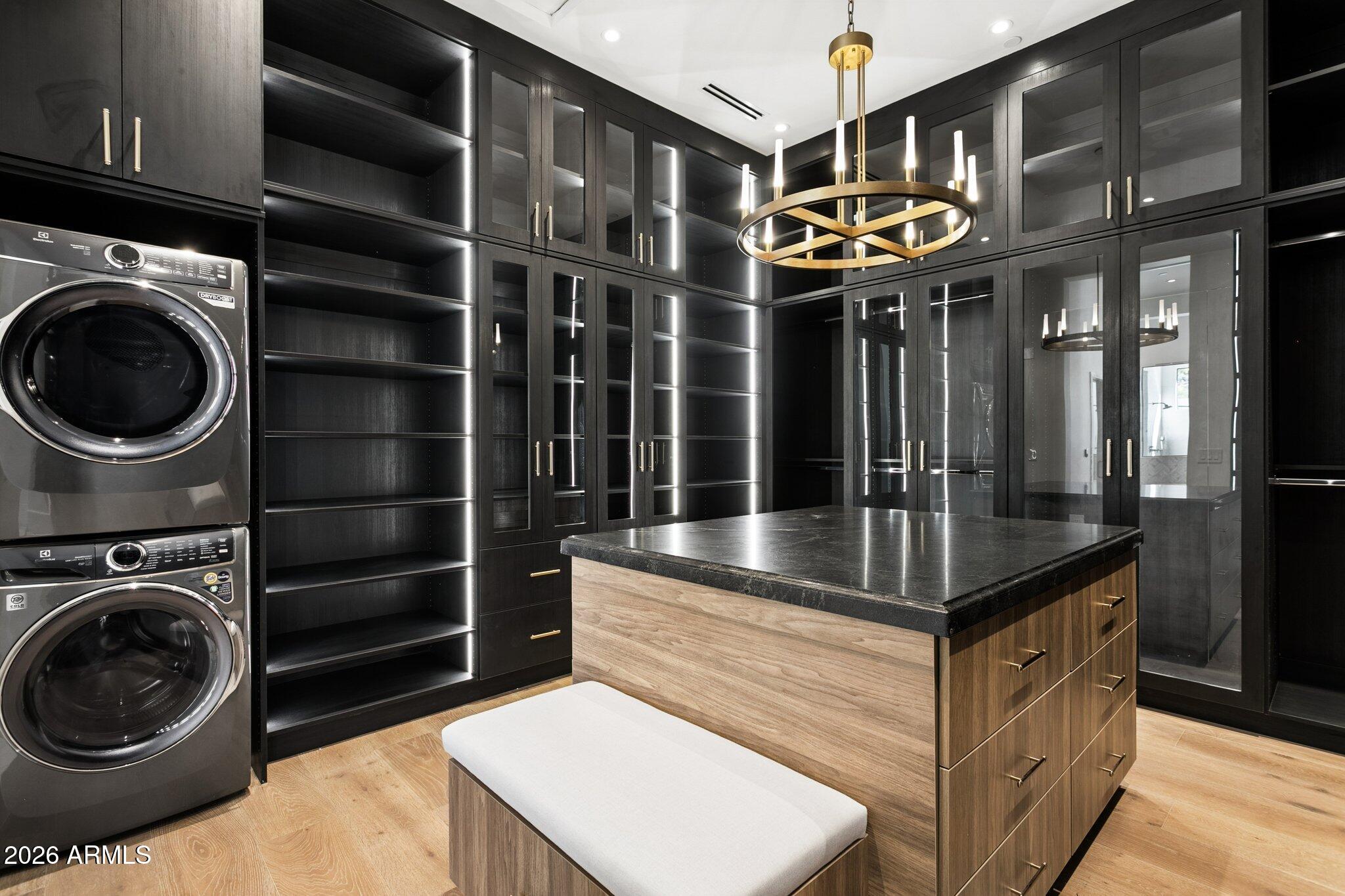 6610 N MOUNTAIN VIEW Drive