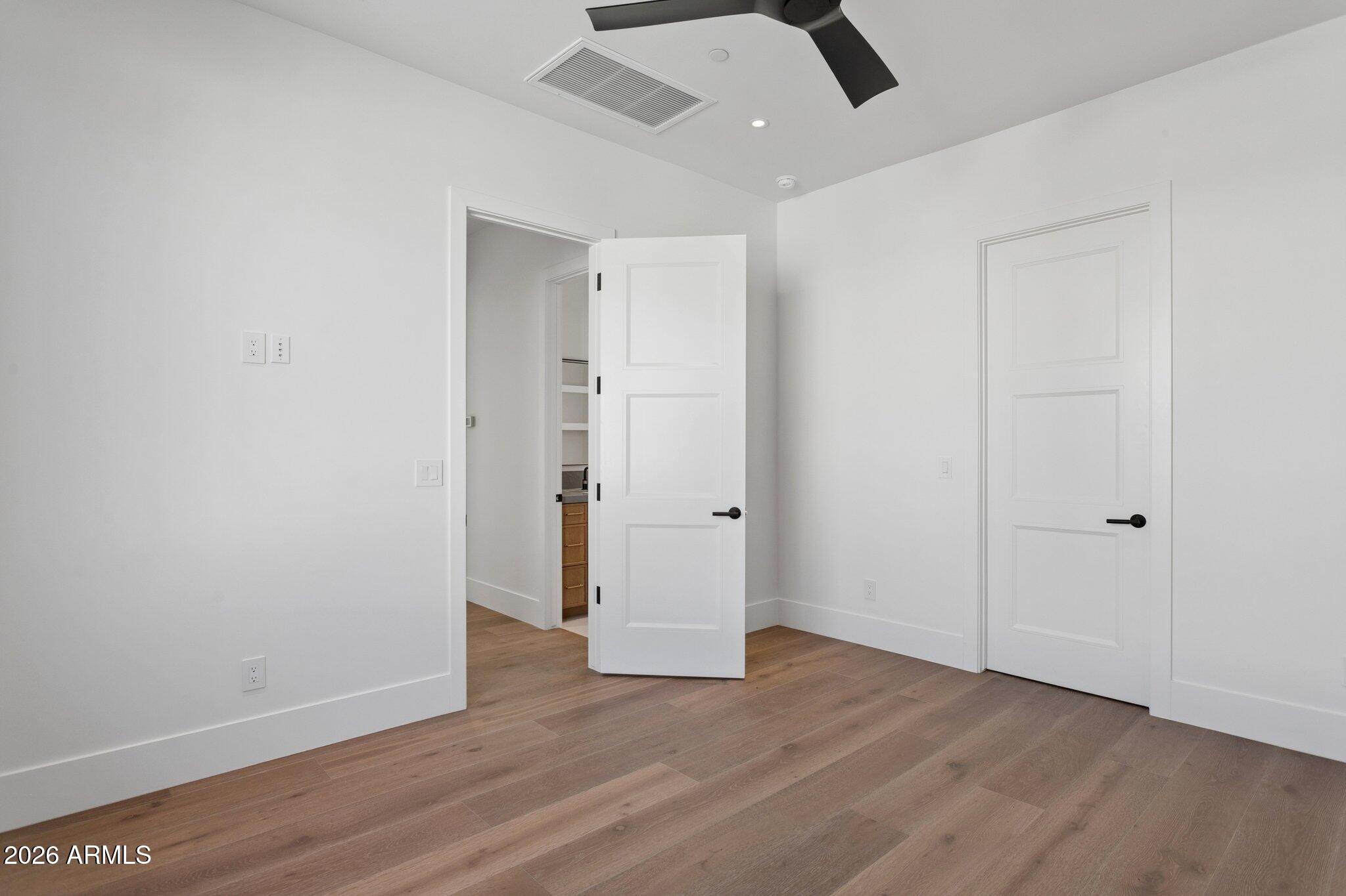 6610 N MOUNTAIN VIEW Drive