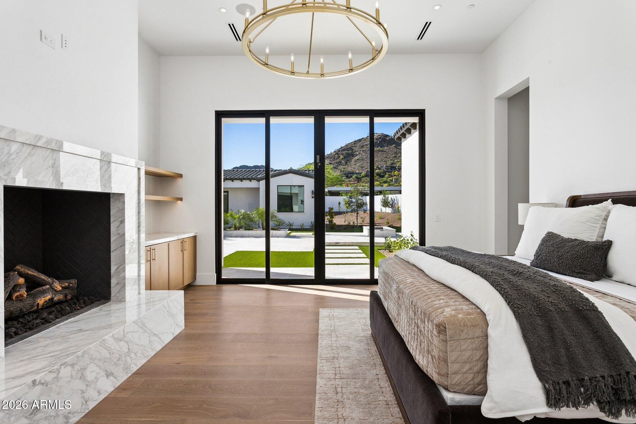 6610 N MOUNTAIN VIEW Drive