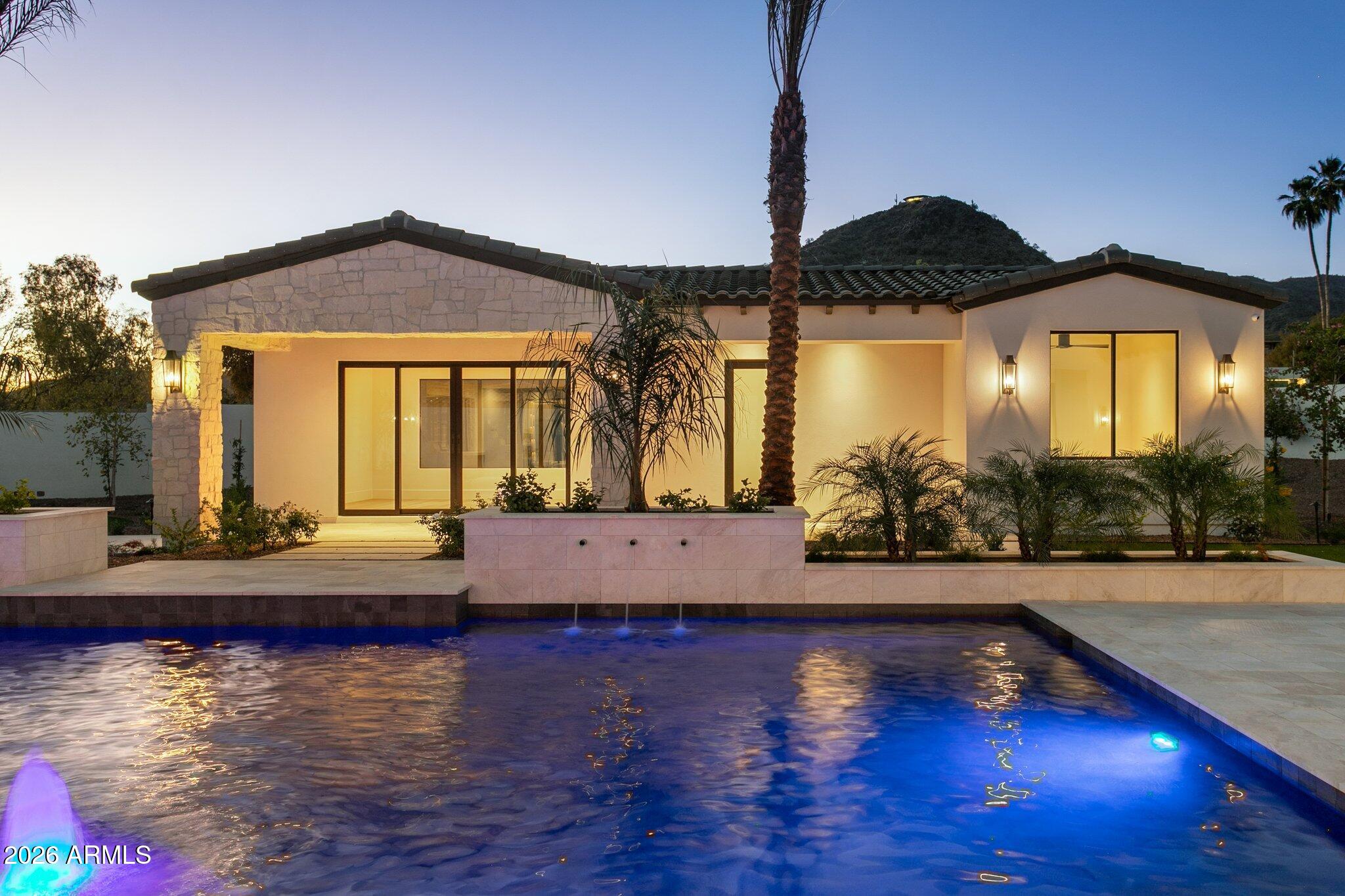 6610 N MOUNTAIN VIEW Drive