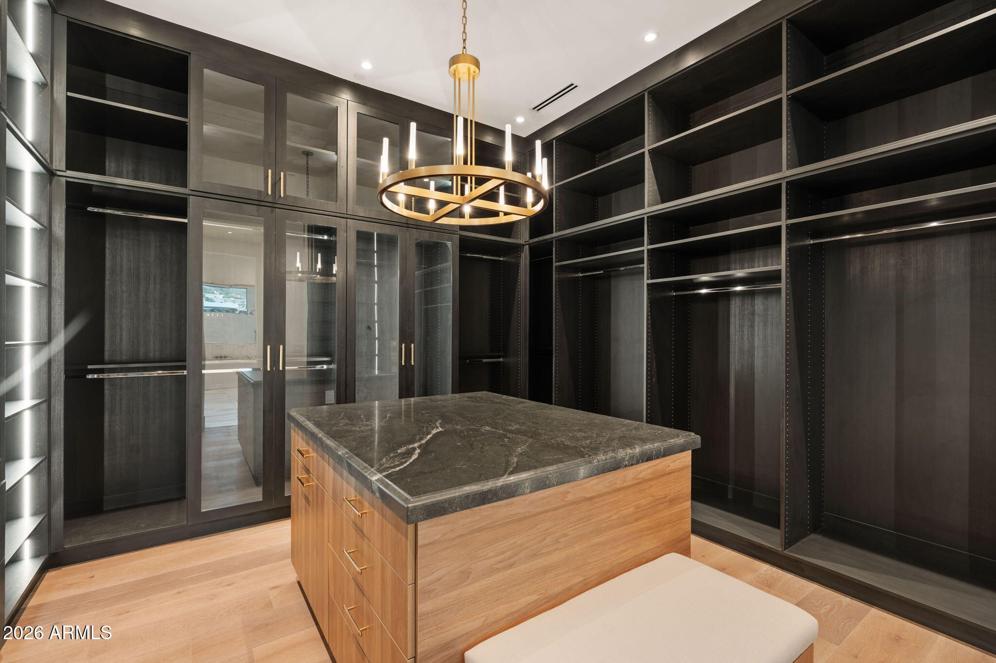 6610 N MOUNTAIN VIEW Drive