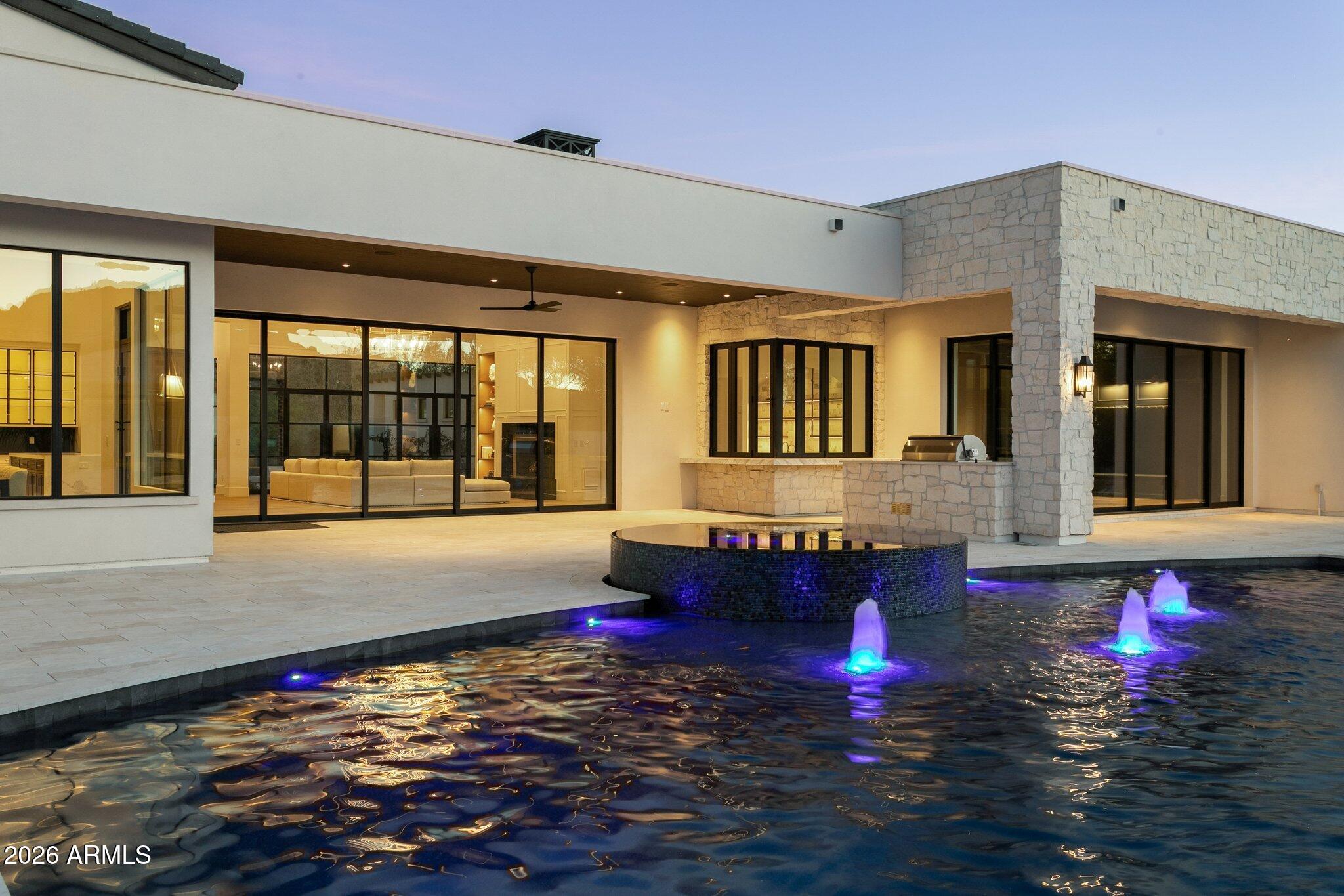 6610 N MOUNTAIN VIEW Drive