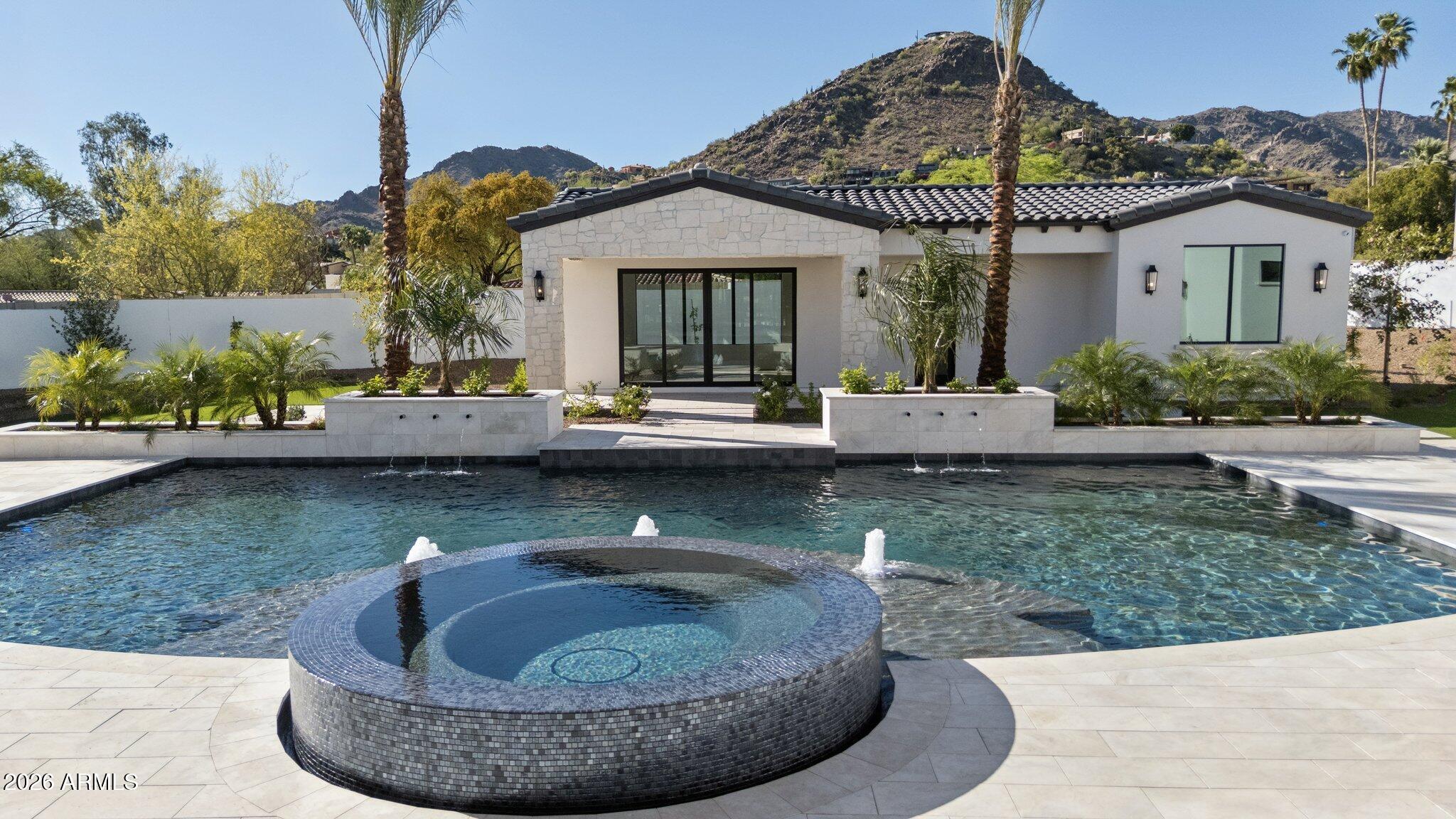 6610 N MOUNTAIN VIEW Drive