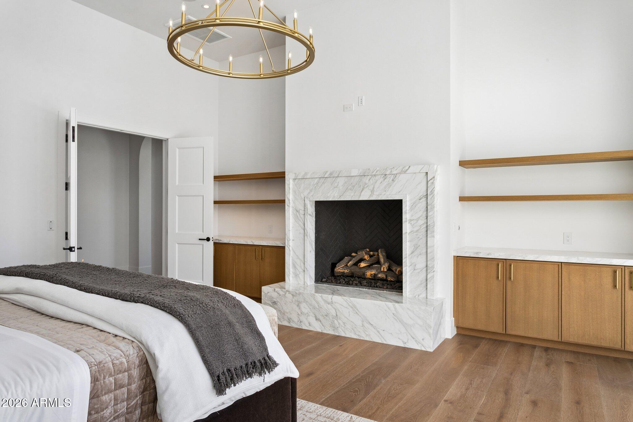 6610 N MOUNTAIN VIEW Drive