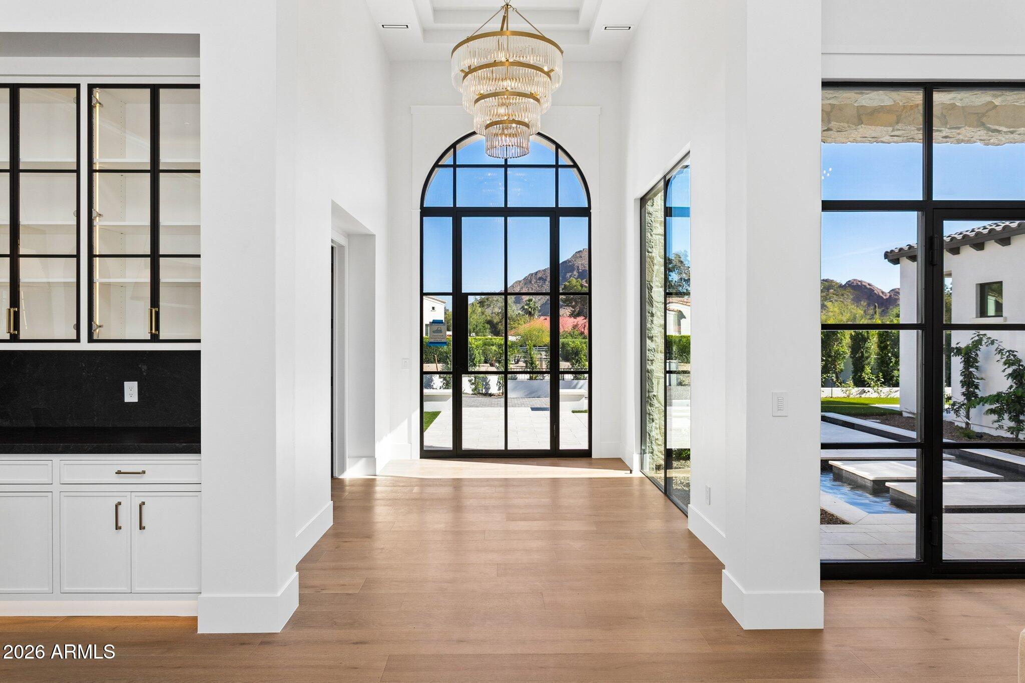 6610 N MOUNTAIN VIEW Drive