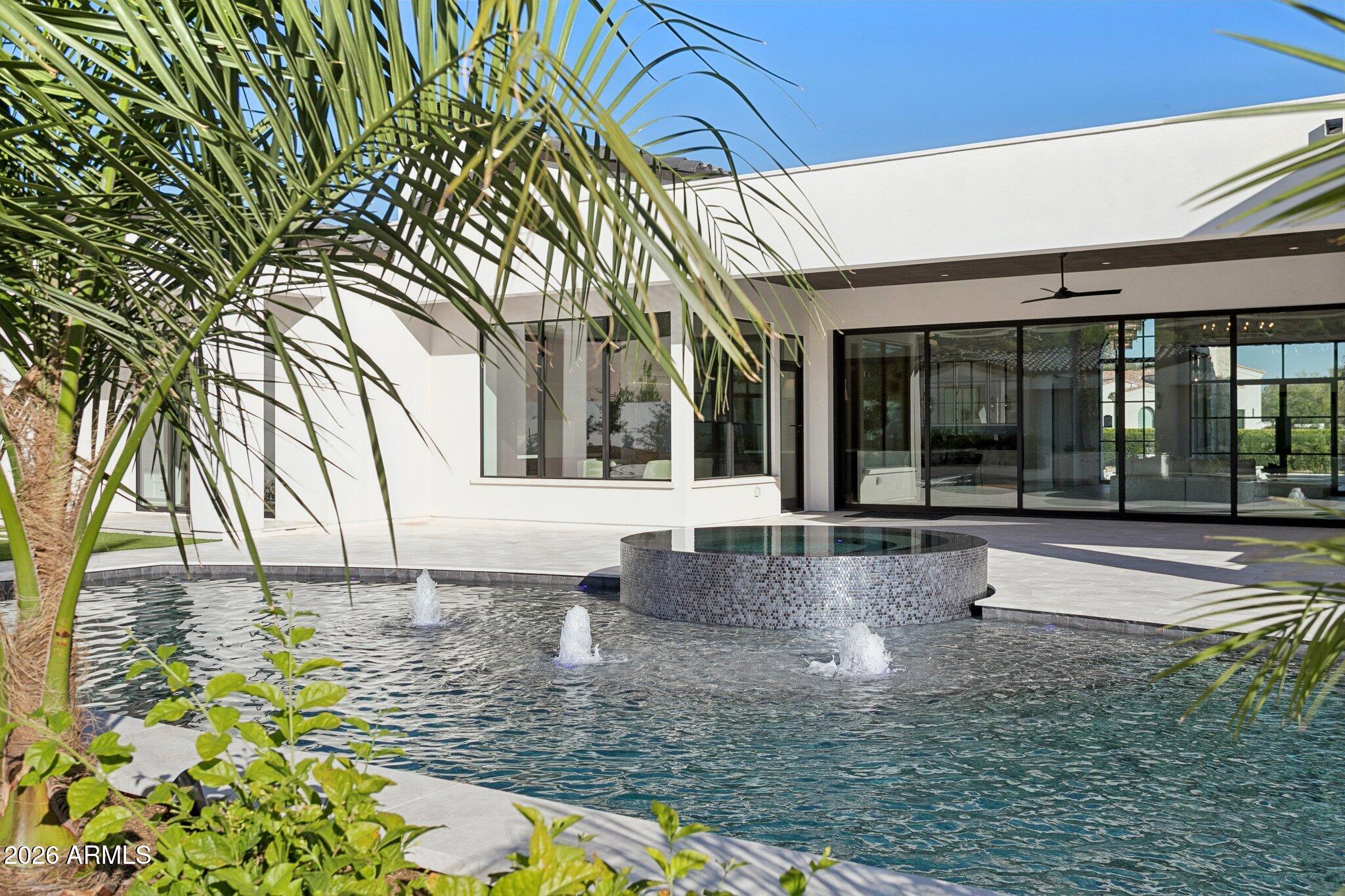 6610 N MOUNTAIN VIEW Drive