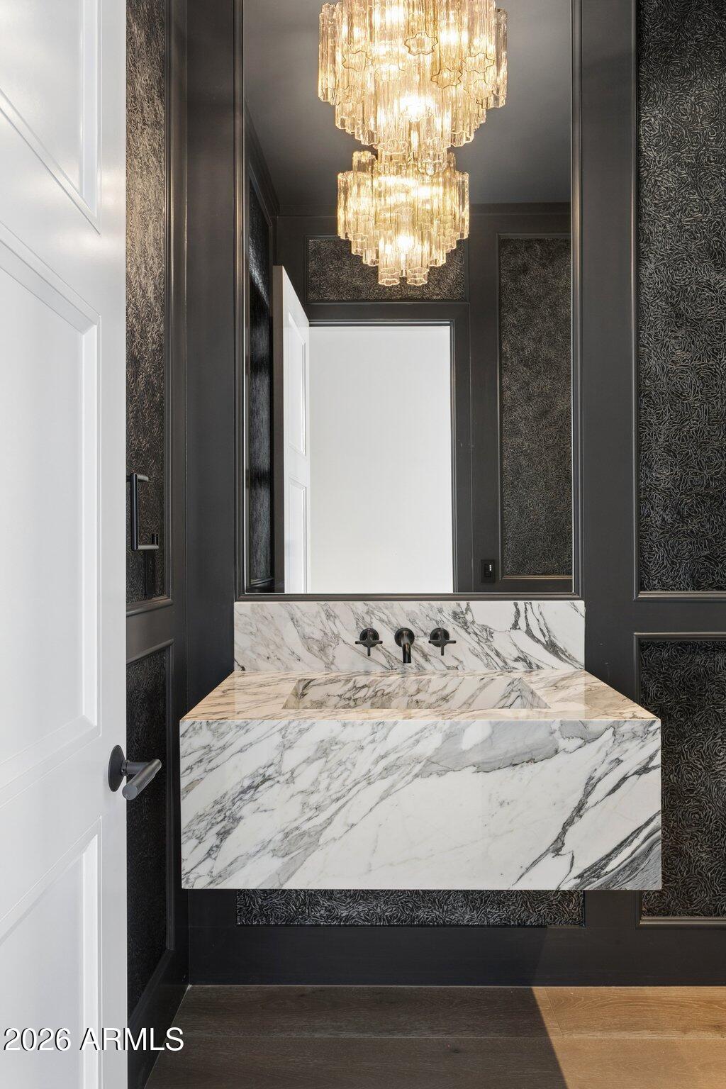 6610 N MOUNTAIN VIEW Drive