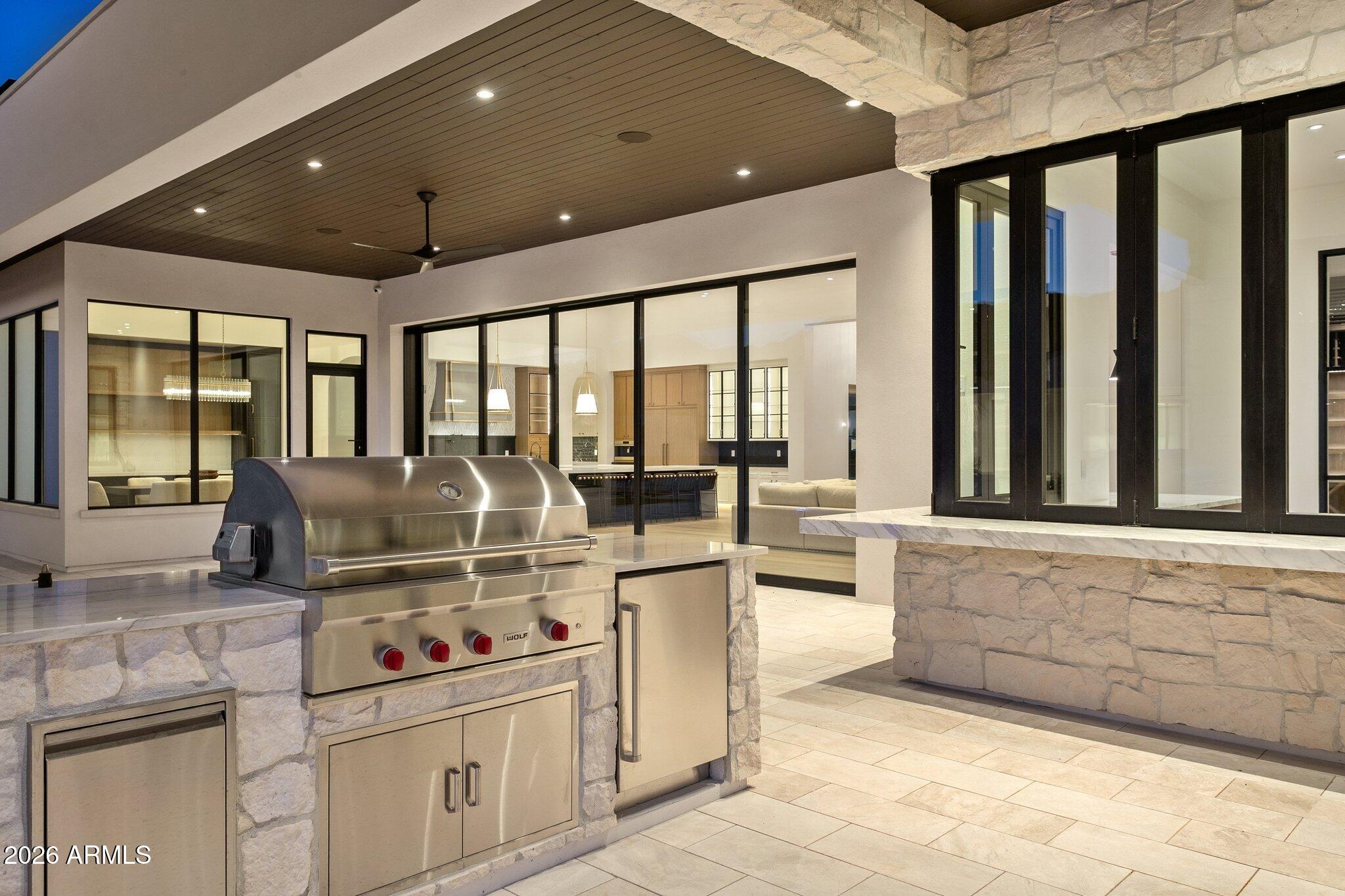 6610 N MOUNTAIN VIEW Drive