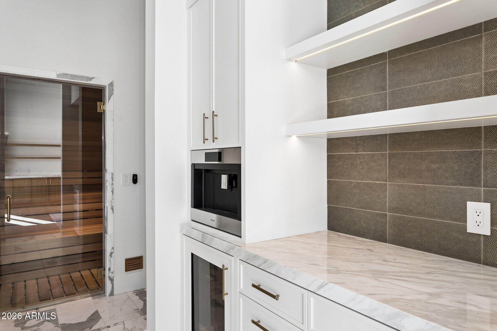 6610 N MOUNTAIN VIEW Drive