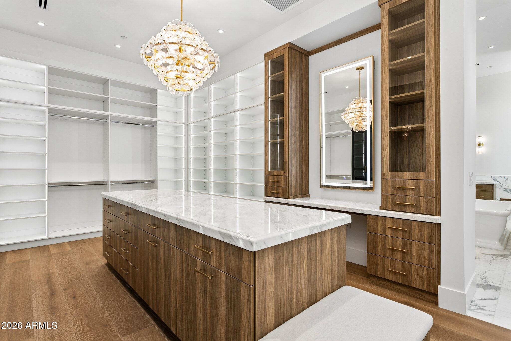 6610 N MOUNTAIN VIEW Drive